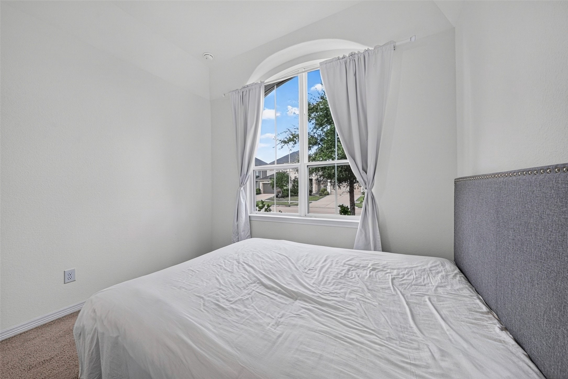 4103 Sherman Oak Lane Property Photo 8