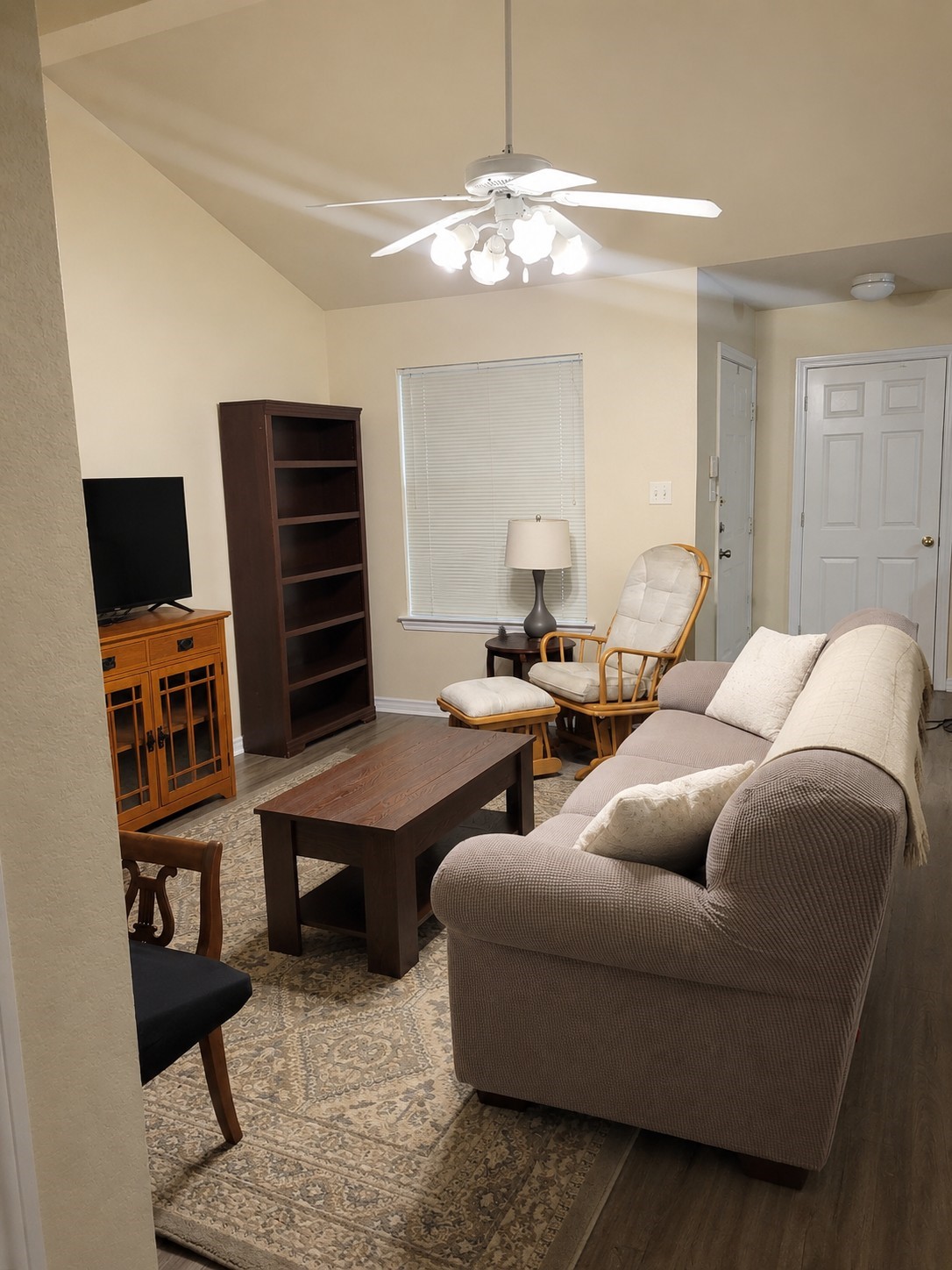 937 Crepe Myrtle Street Property Photo 3