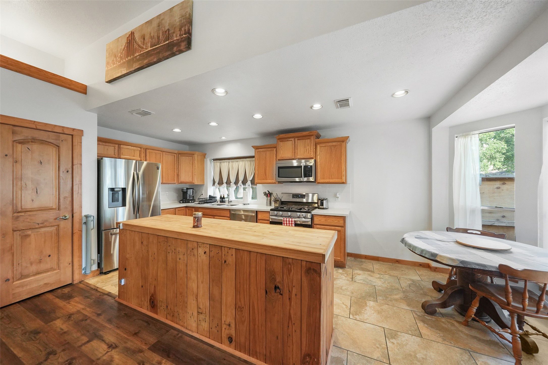 929 N Rivershire Drive Property Photo 3