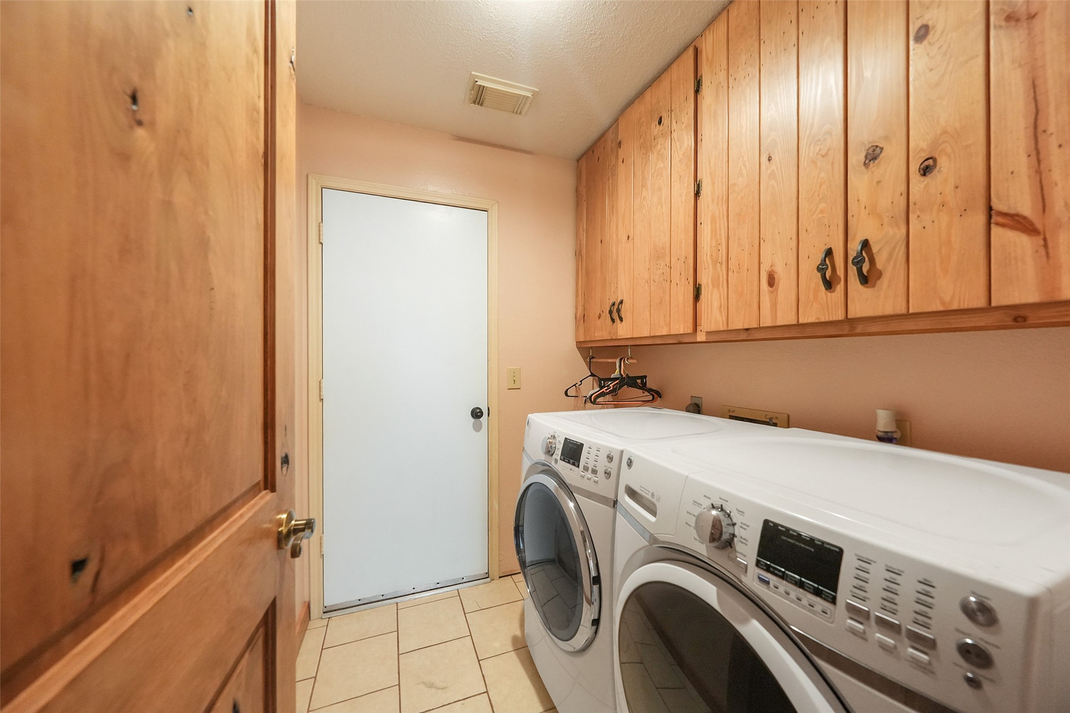 929 N Rivershire Drive Property Photo 8