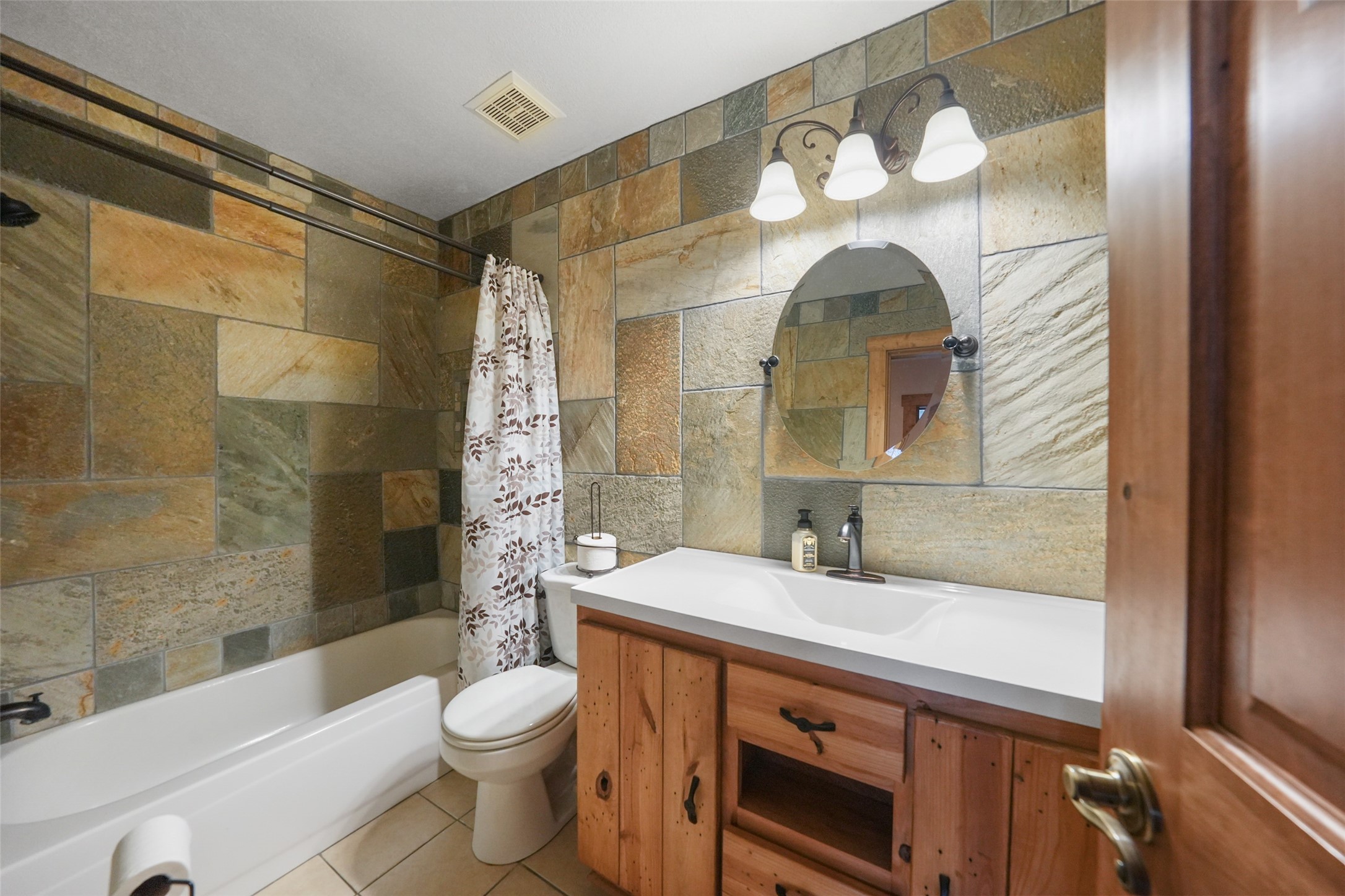 929 N Rivershire Drive Property Photo 9