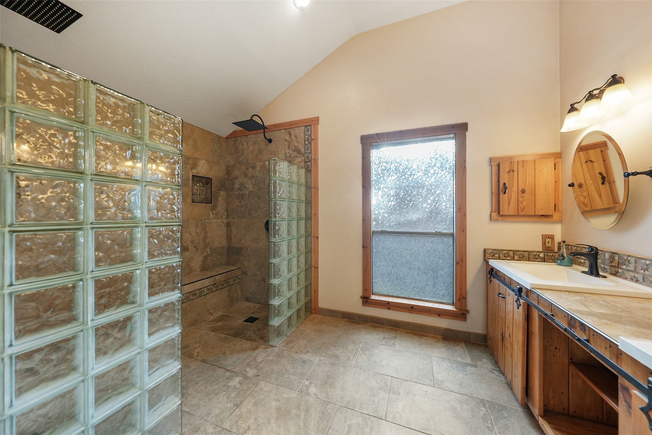 929 N Rivershire Drive Property Photo 14