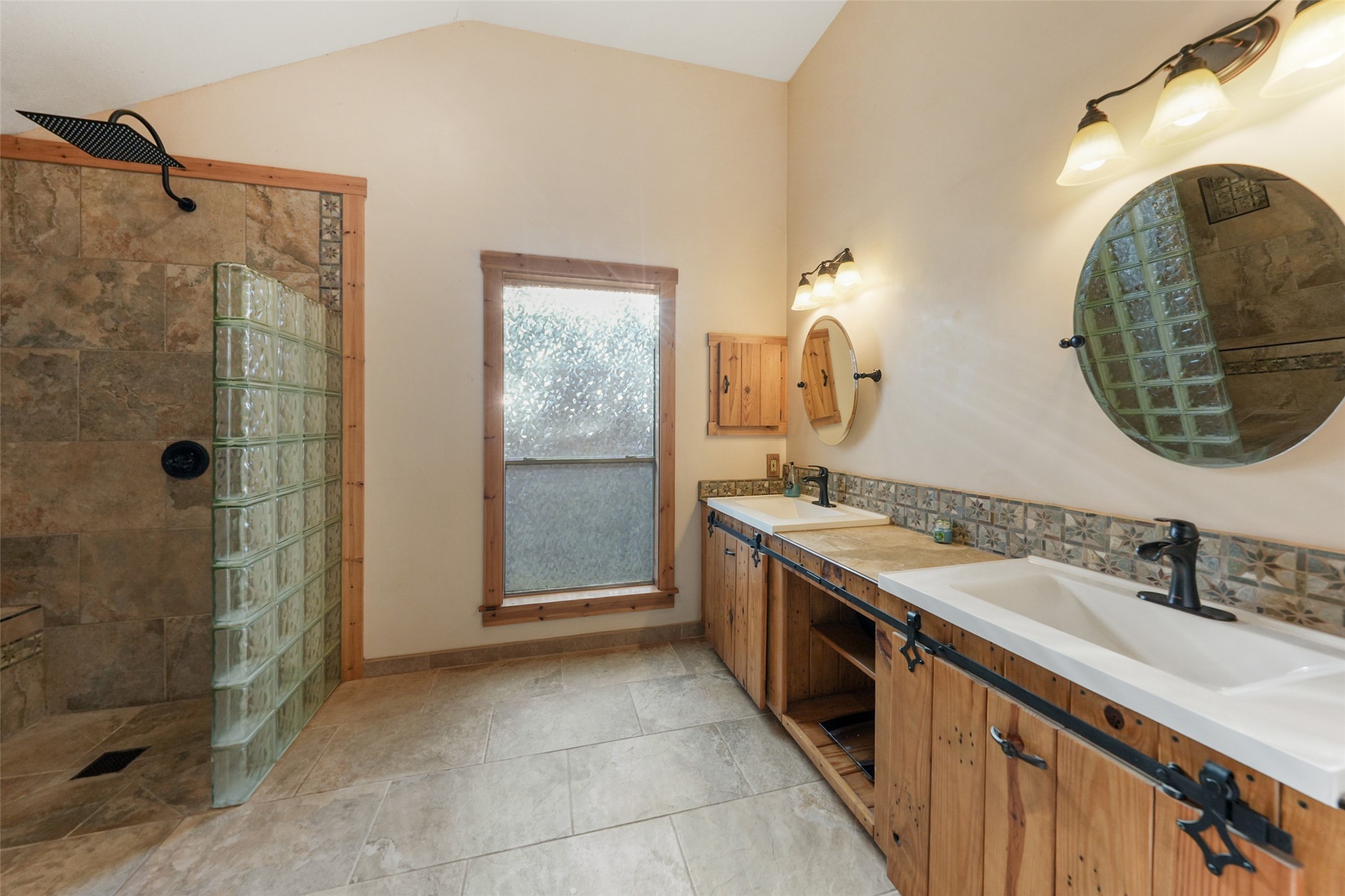 929 N Rivershire Drive Property Photo 15