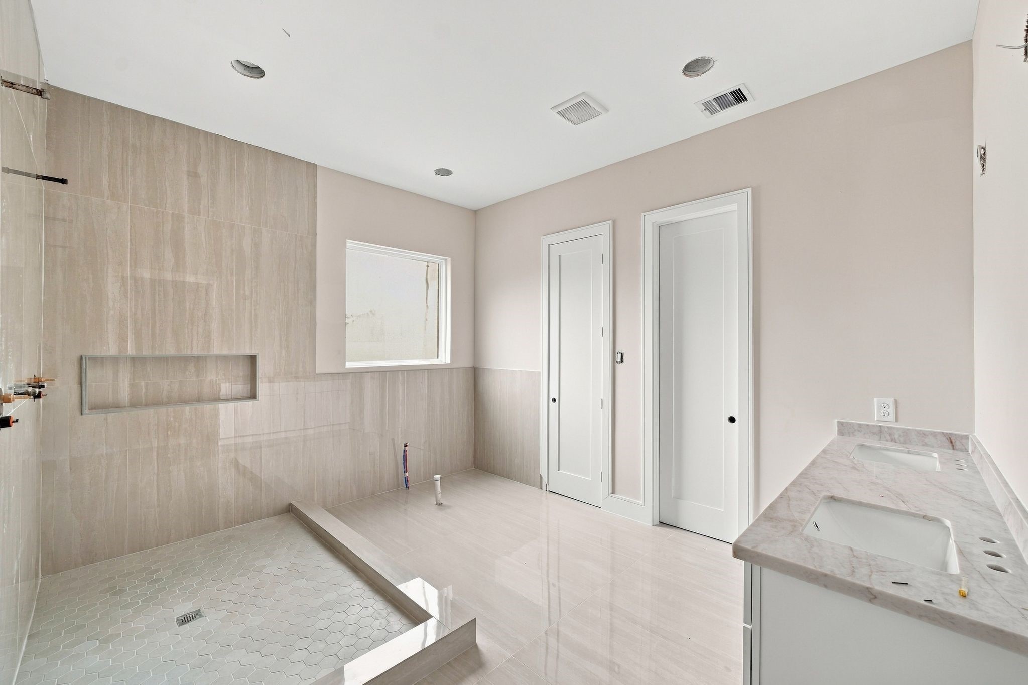 9710 Chimney Rock Road Property Photo 18