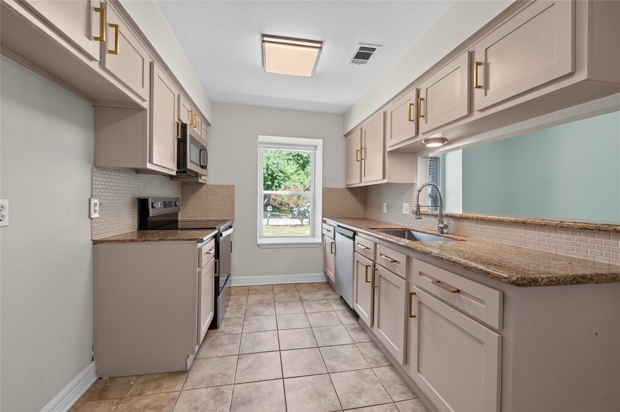 6903 Briarfield Drive Property Photo 3
