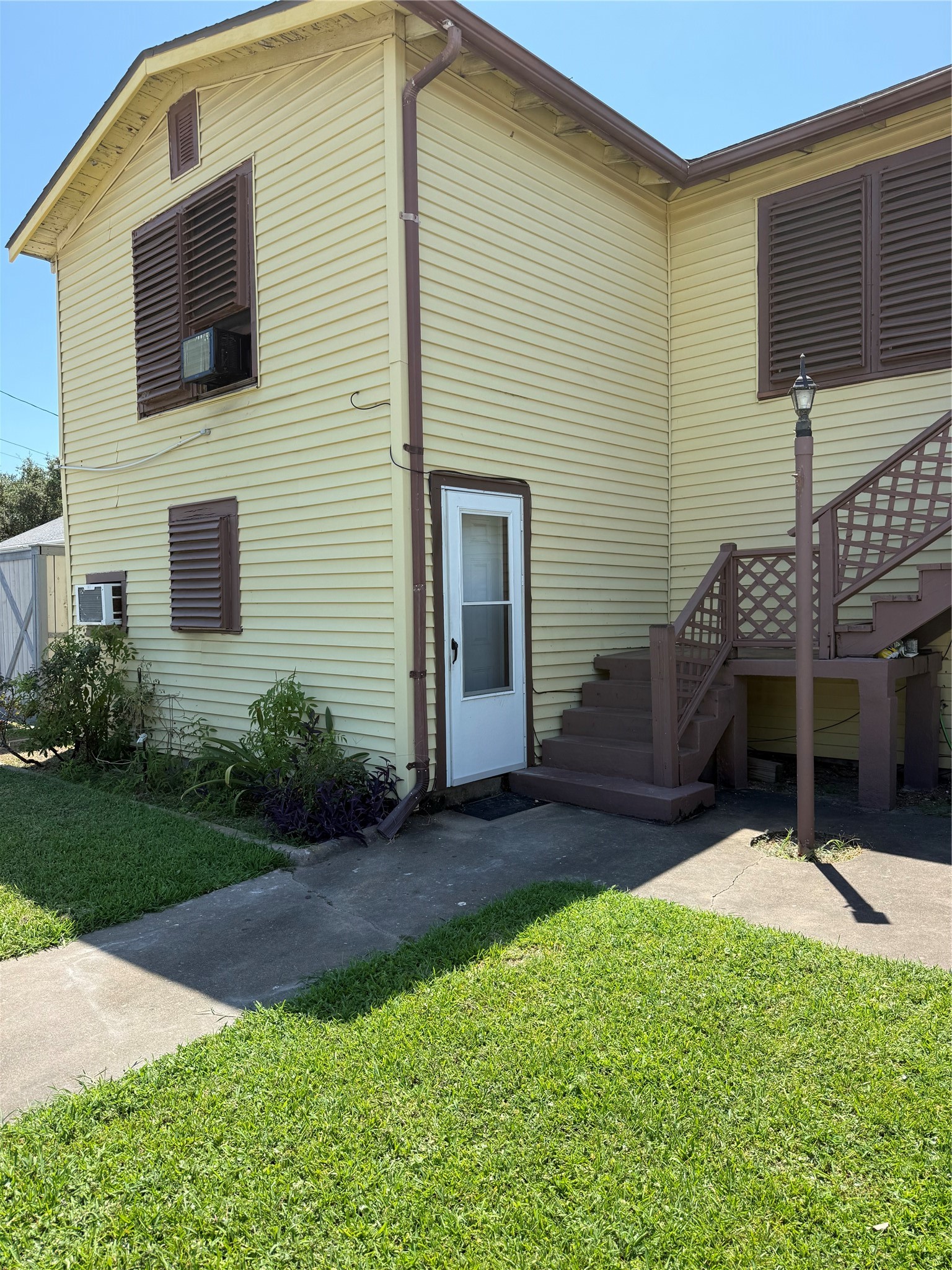 1713 (down) 47th Street Property Photo 1