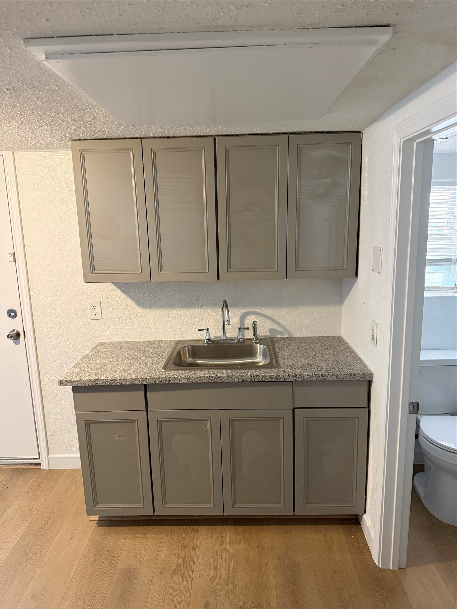 1713 (down) 47th Street Property Photo 4