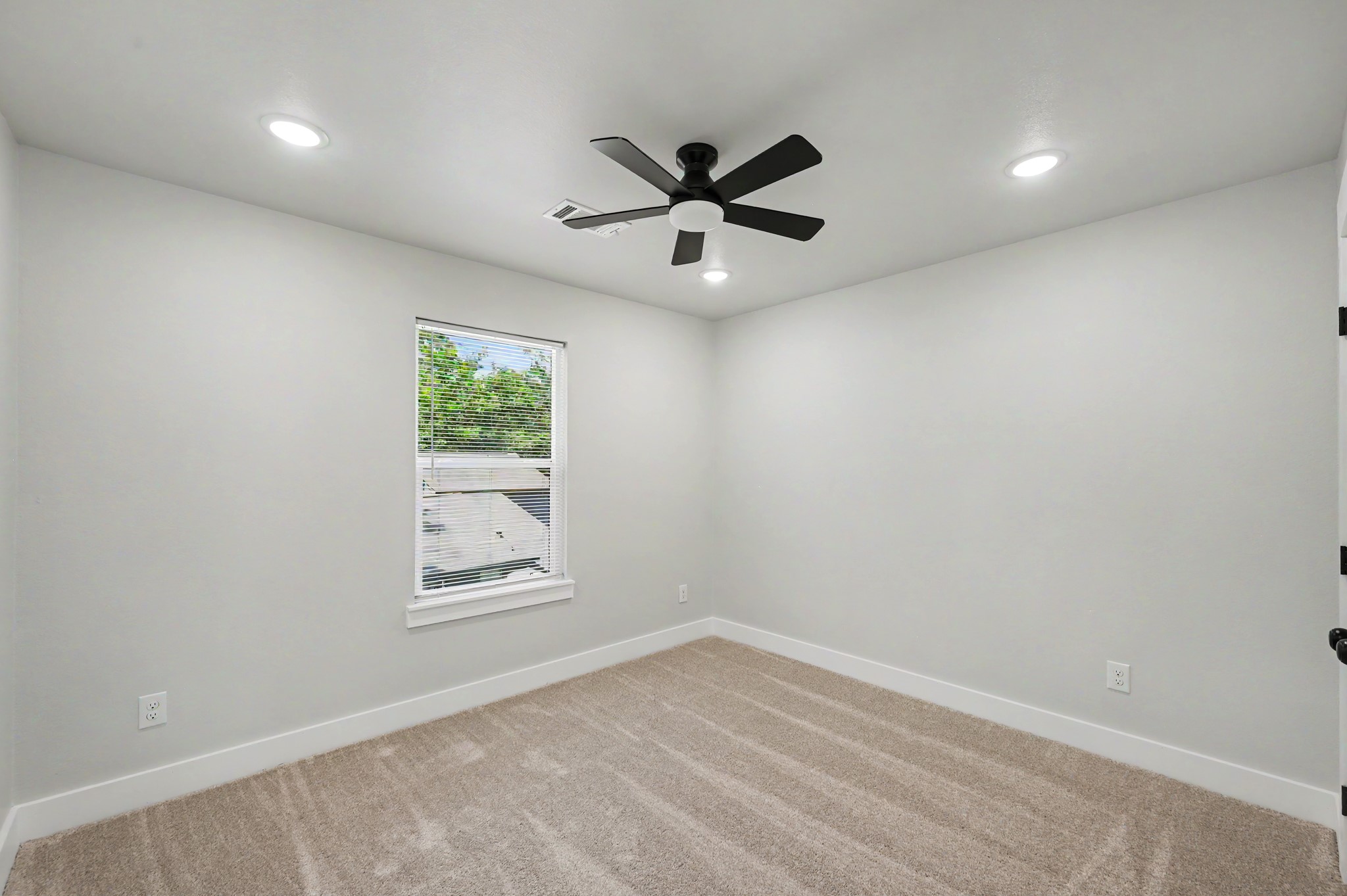 116 Sun City Lane Property Photo 30