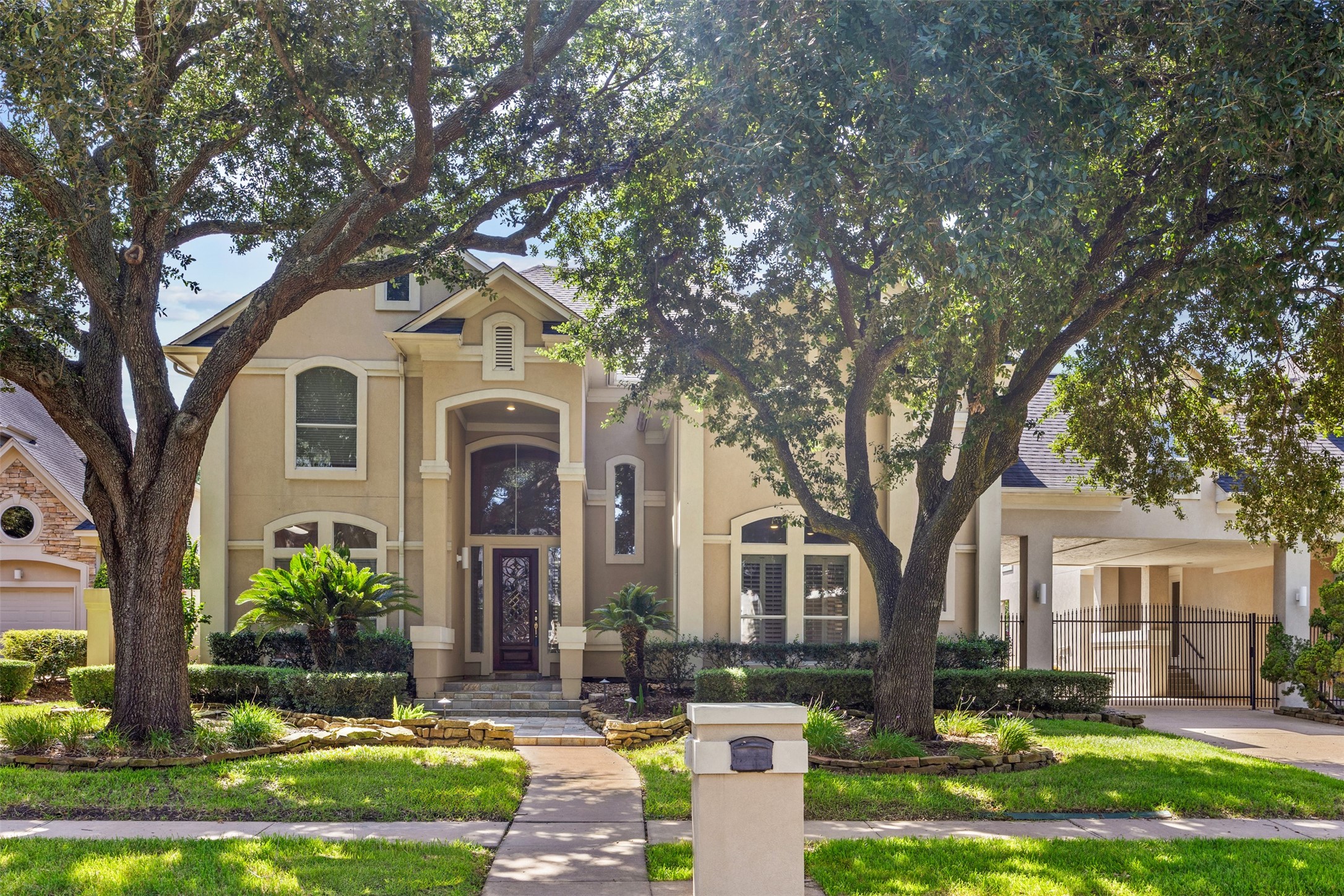 6 Epernay Place Property Photo 2
