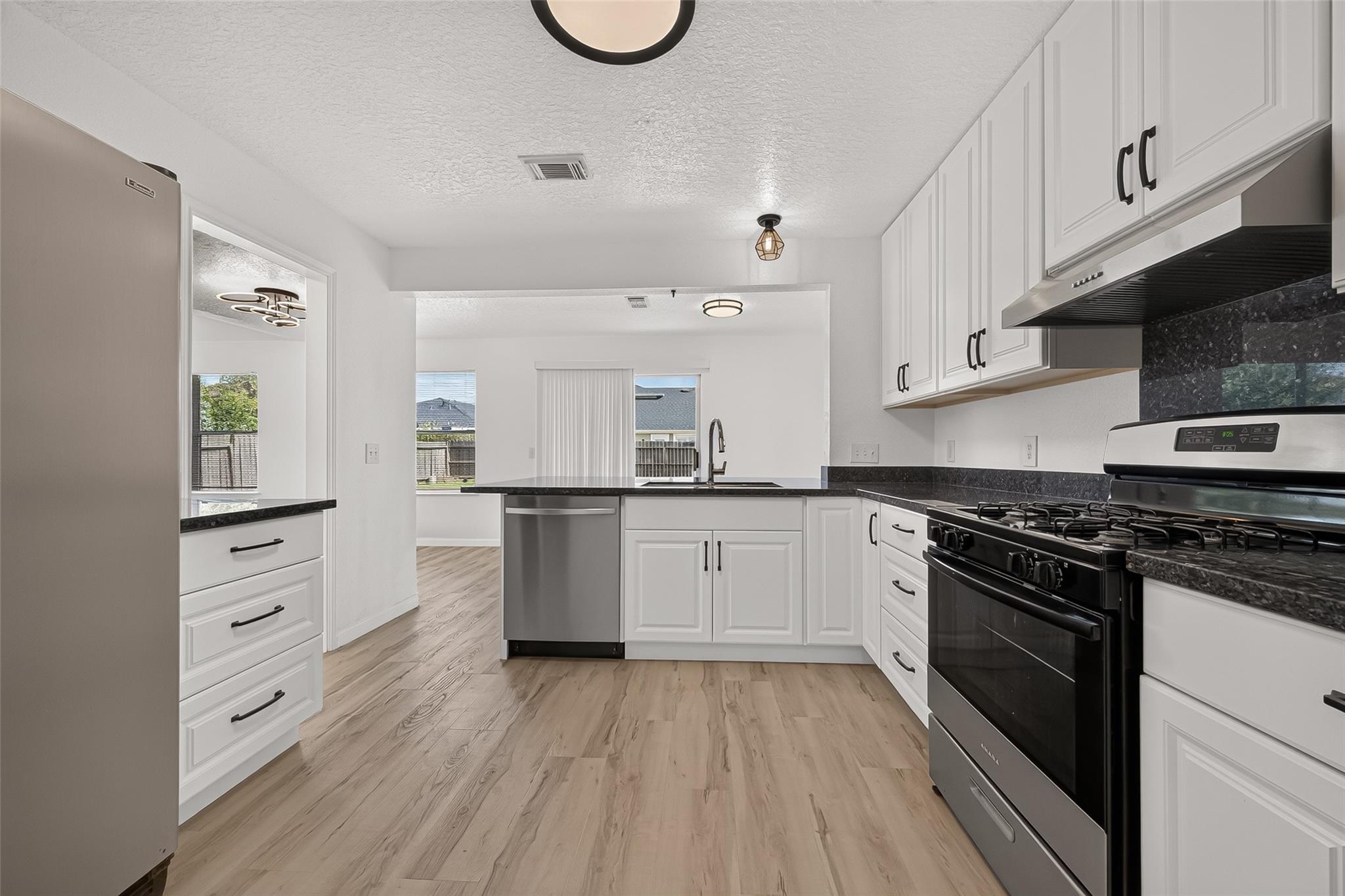 13430 Eldridge Villa Street Property Photo 3