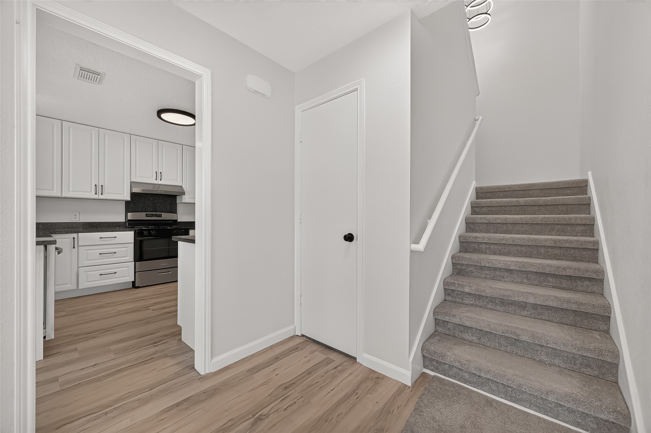 13430 Eldridge Villa Street Property Photo 13