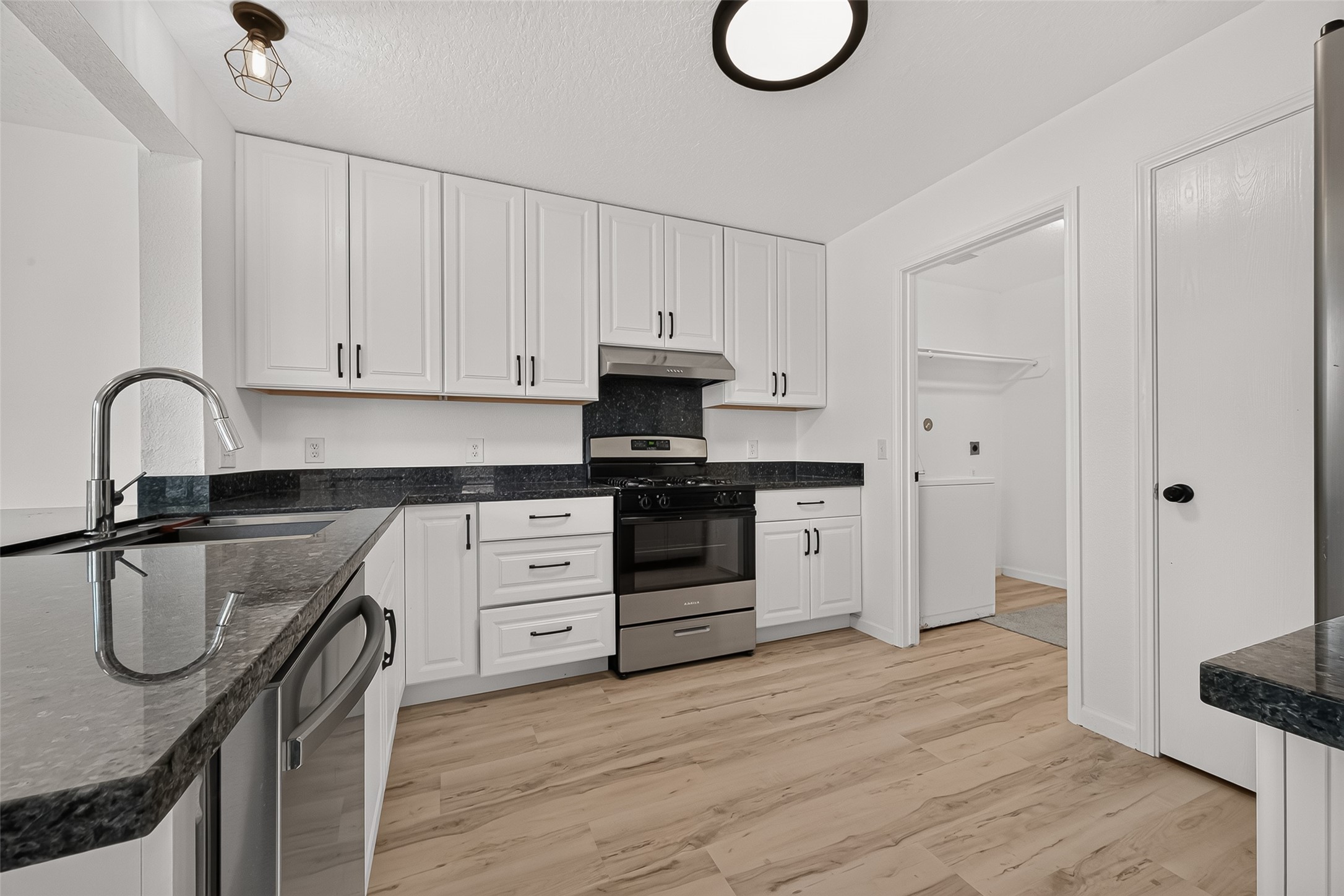 13430 Eldridge Villa Street Property Photo 14