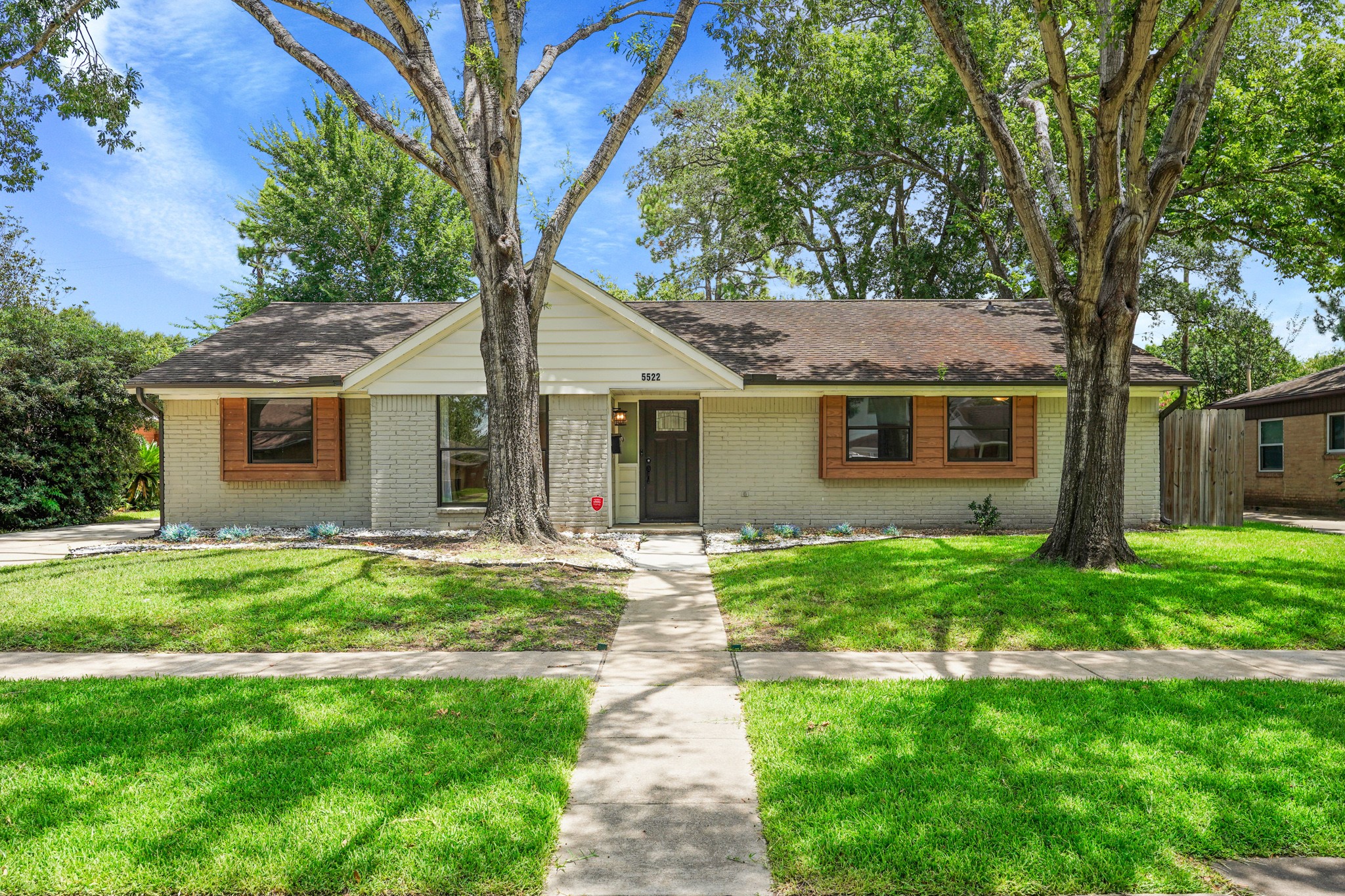 5522 Braesvalley Drive Property Photo 1
