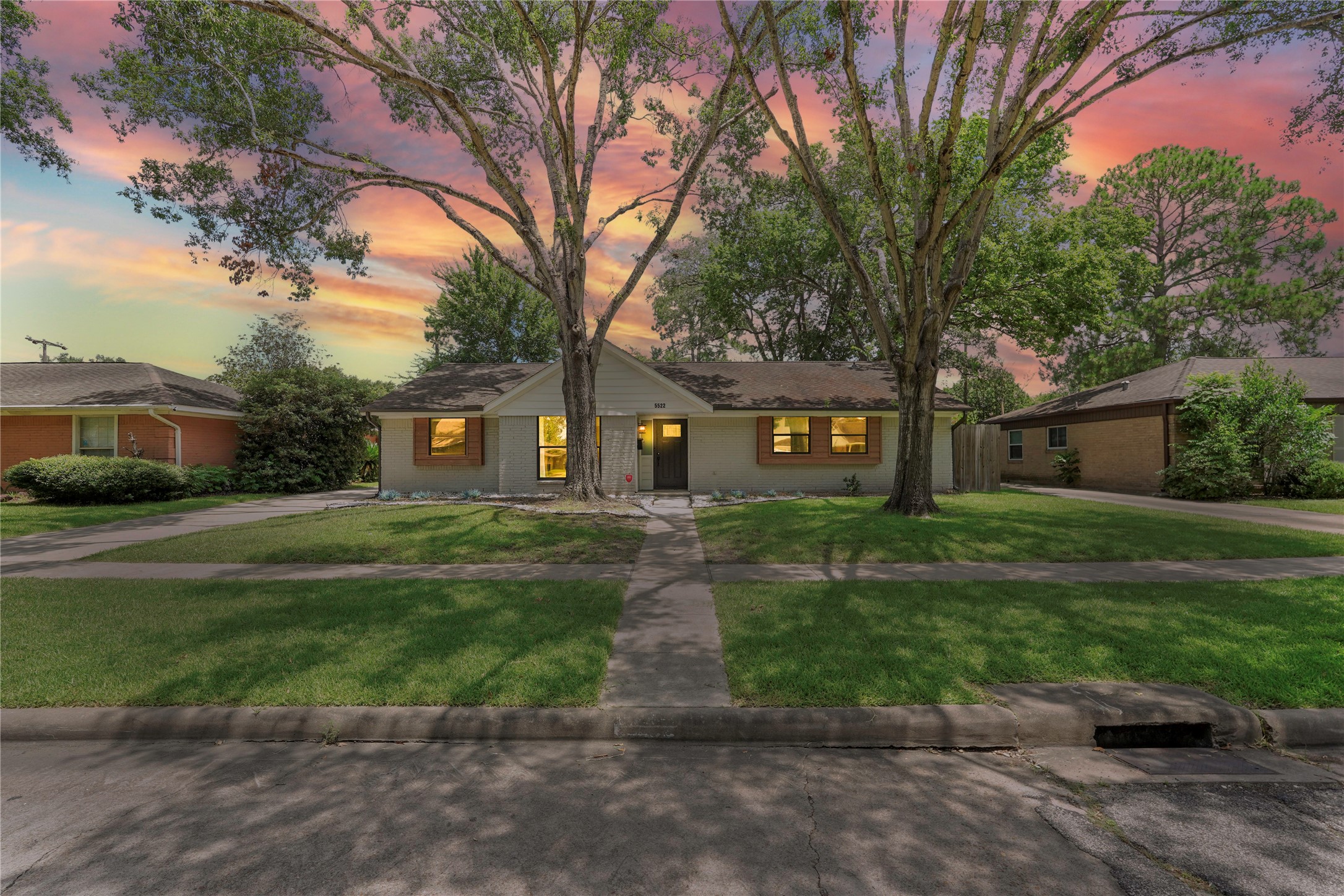 5522 Braesvalley Drive Property Photo 2