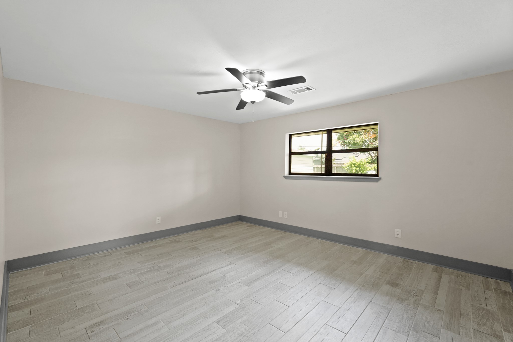 5522 Braesvalley Drive Property Photo 13