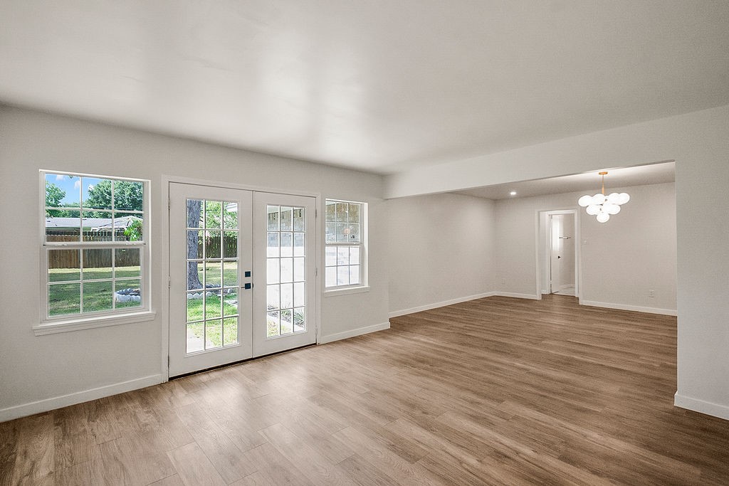 5514 Chantilly Lane Property Photo 4