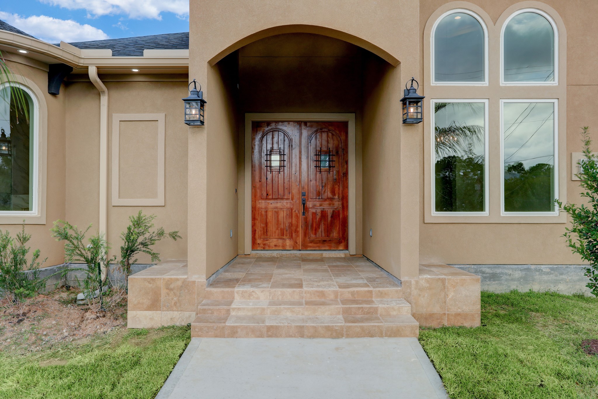 502 Amalfi Drive Property Photo 2