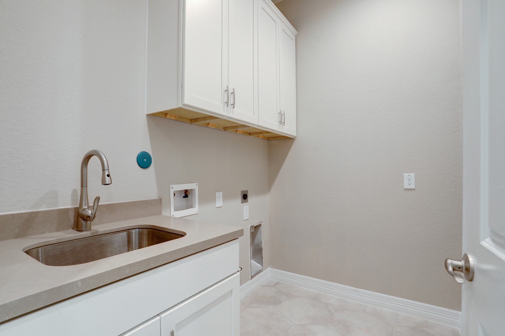502 Amalfi Drive Property Photo 26