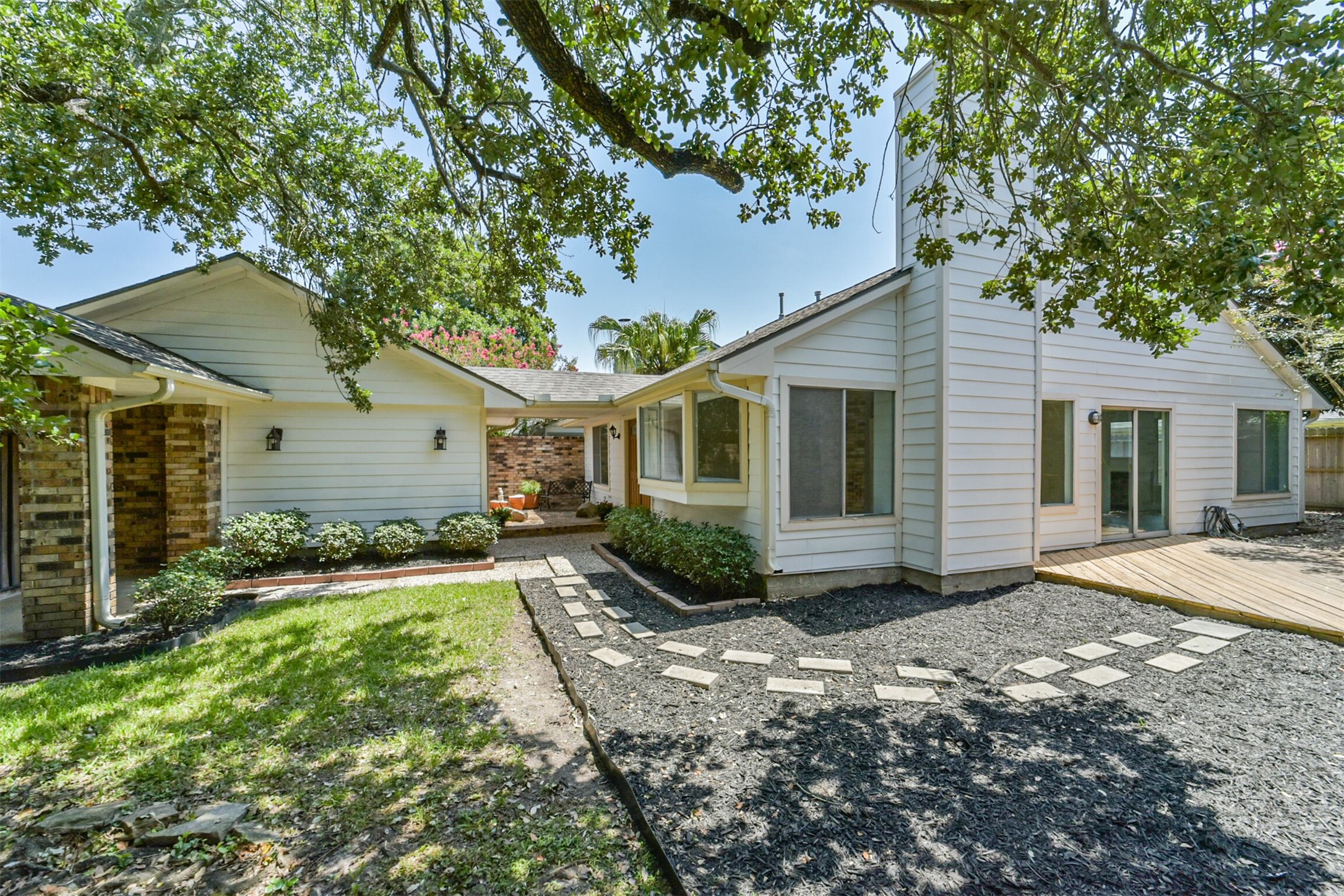1710 Linfield Way Property Photo 1