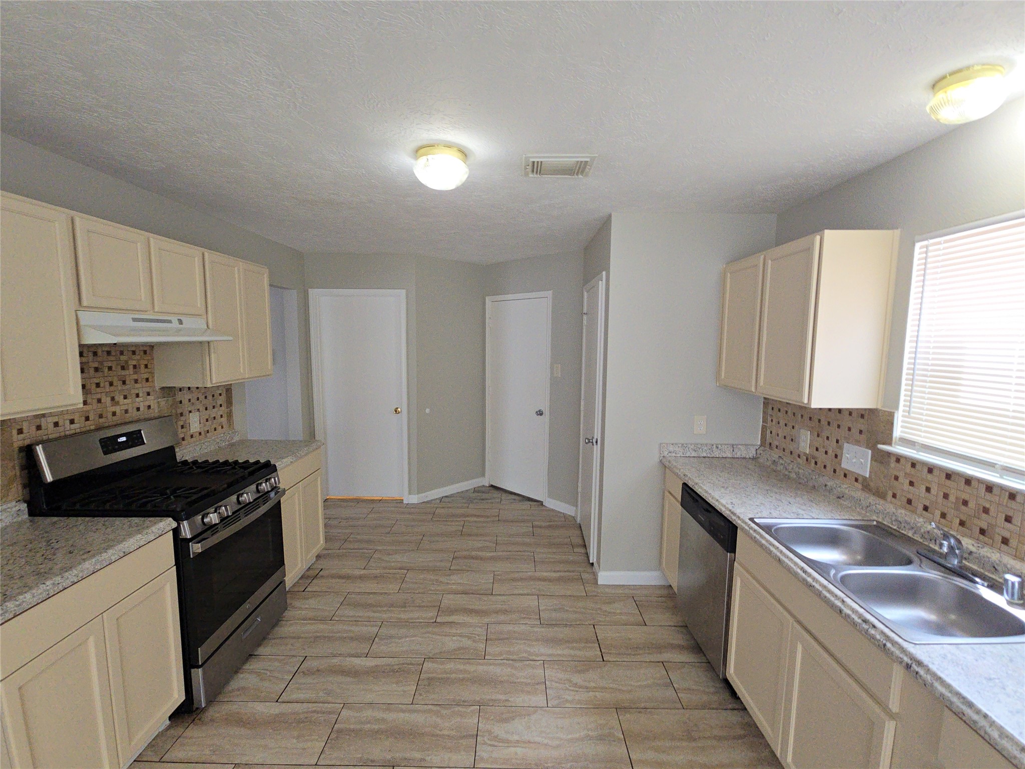 21802 Westfield Ridge Drive Property Photo 5