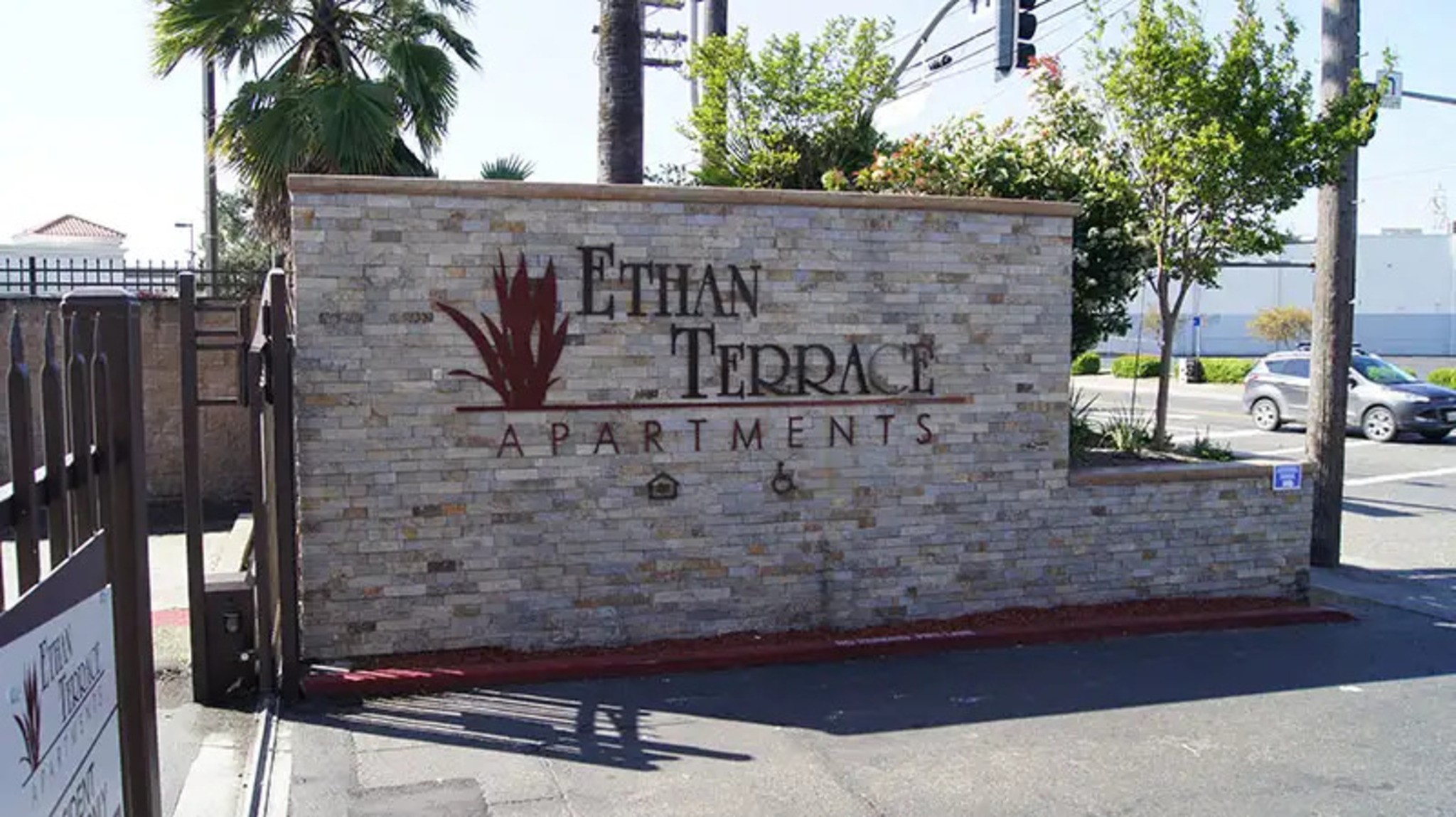 1824 Ethan Way Property Photo 1