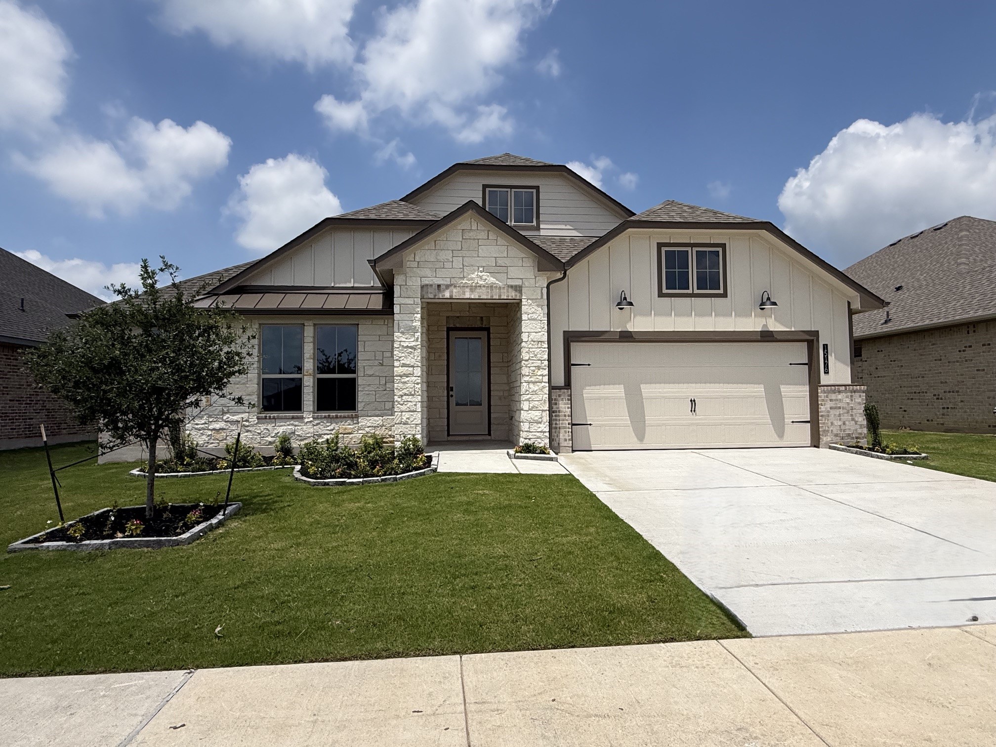 15176 Corbin Ct Property Photo 1