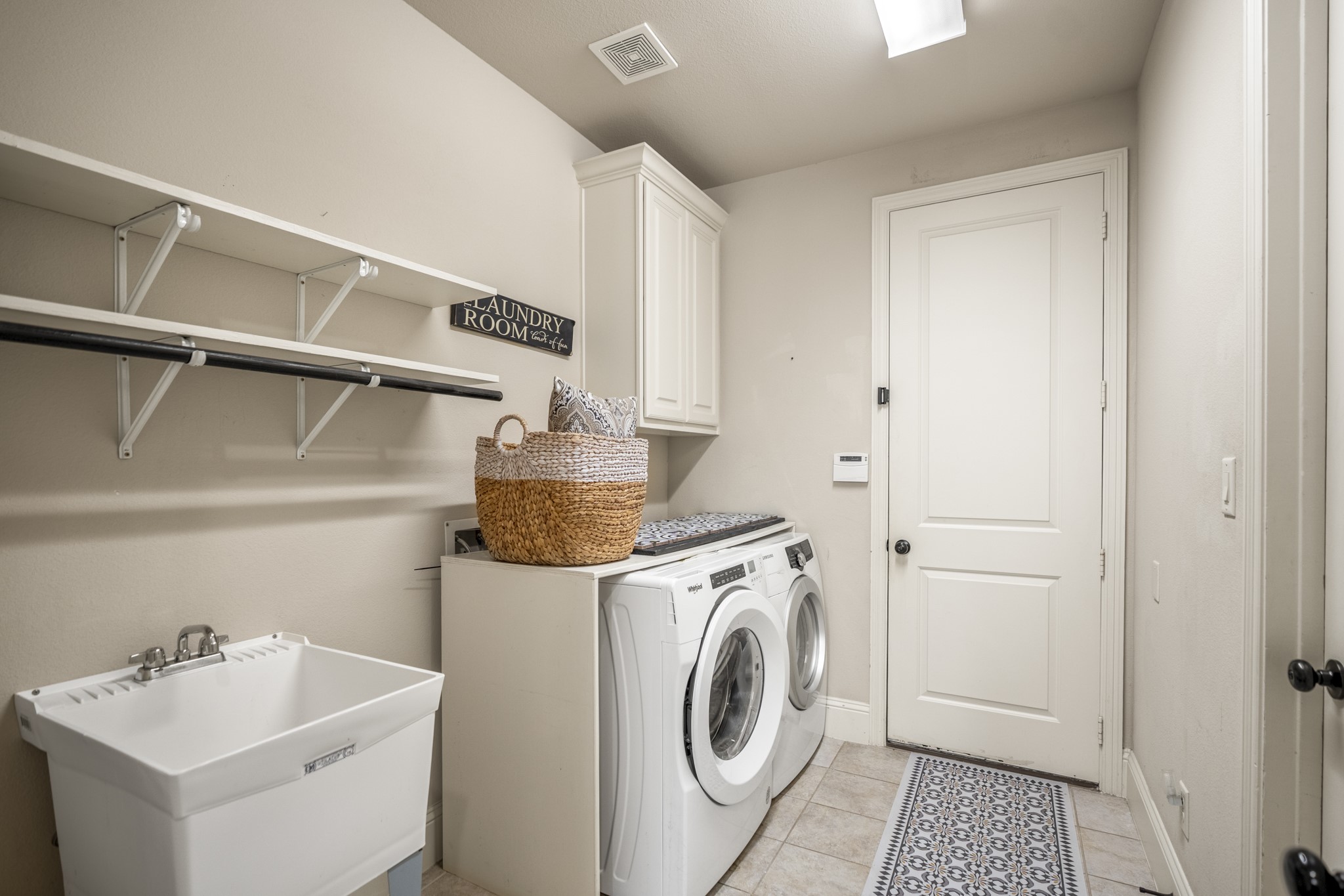 138 Monterrey Bend Property Photo 24