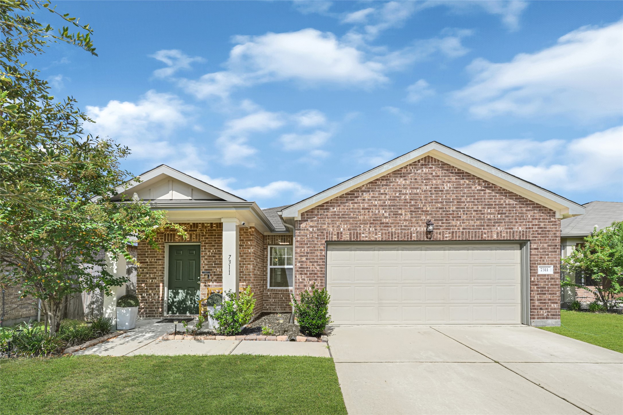 7311 Roseshine Drive Property Photo 1