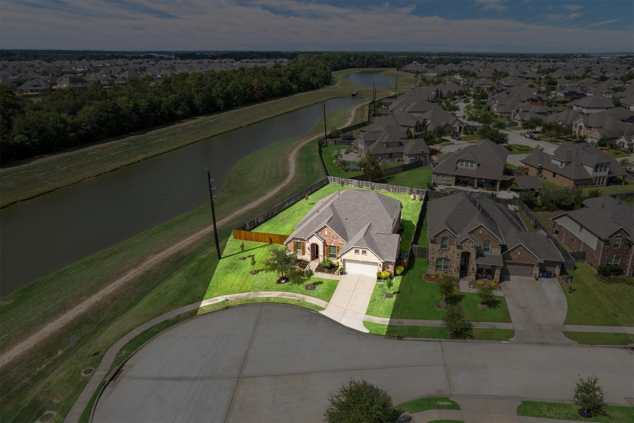 17903 Fernwood Bend Drive Property Photo 2