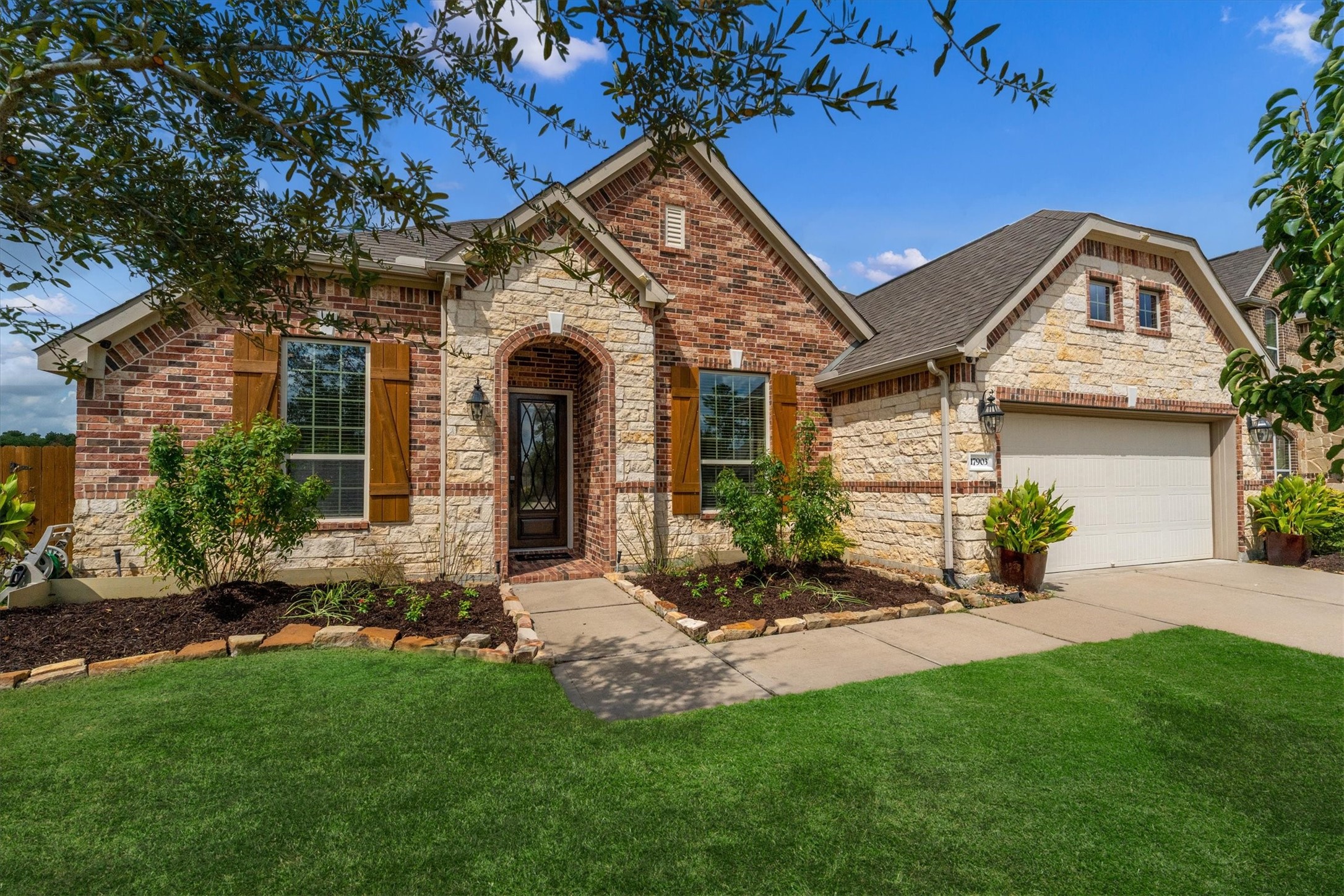 17903 Fernwood Bend Drive Property Photo 3