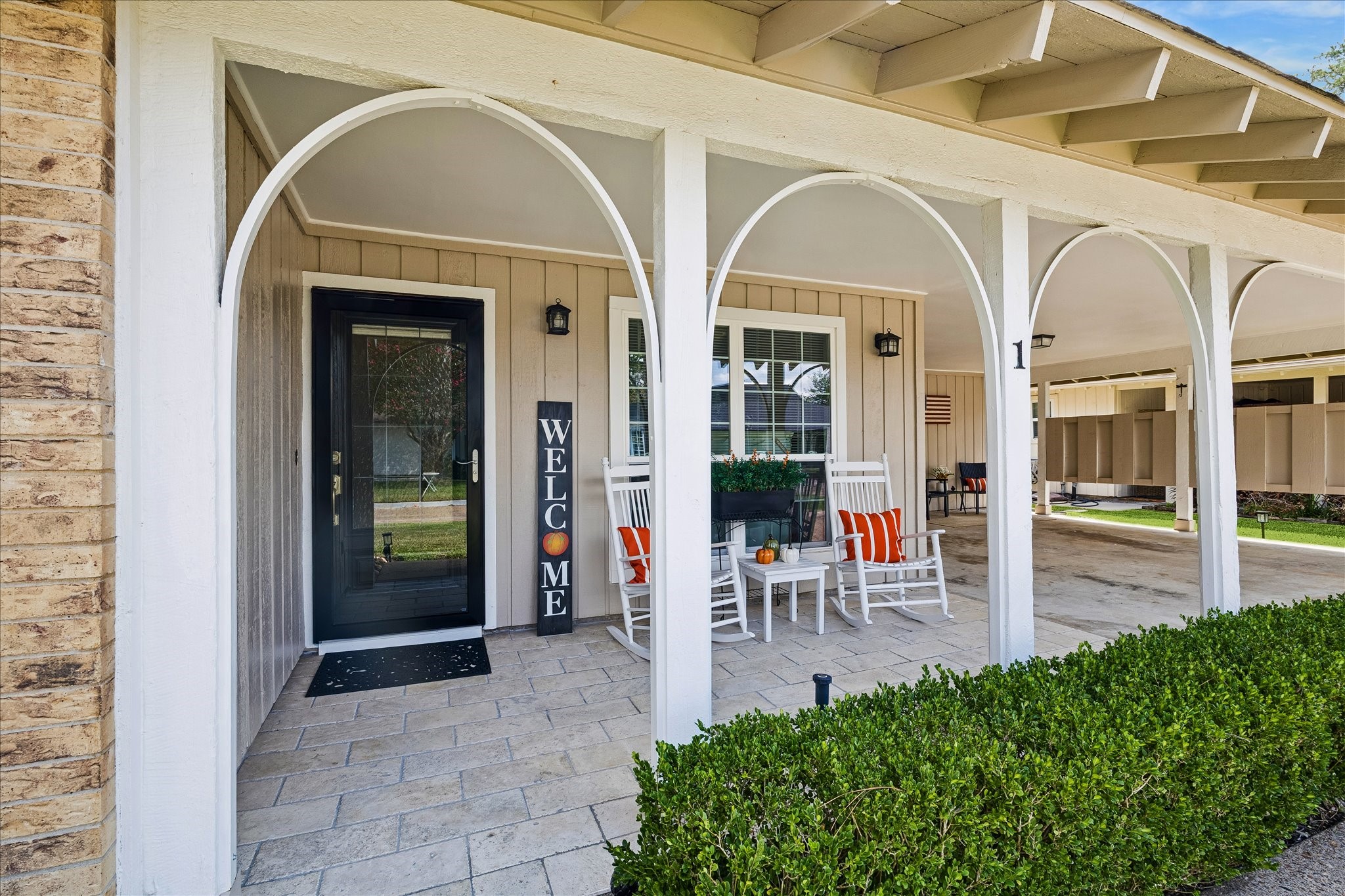 1 Champions Colony E Property Photo 3