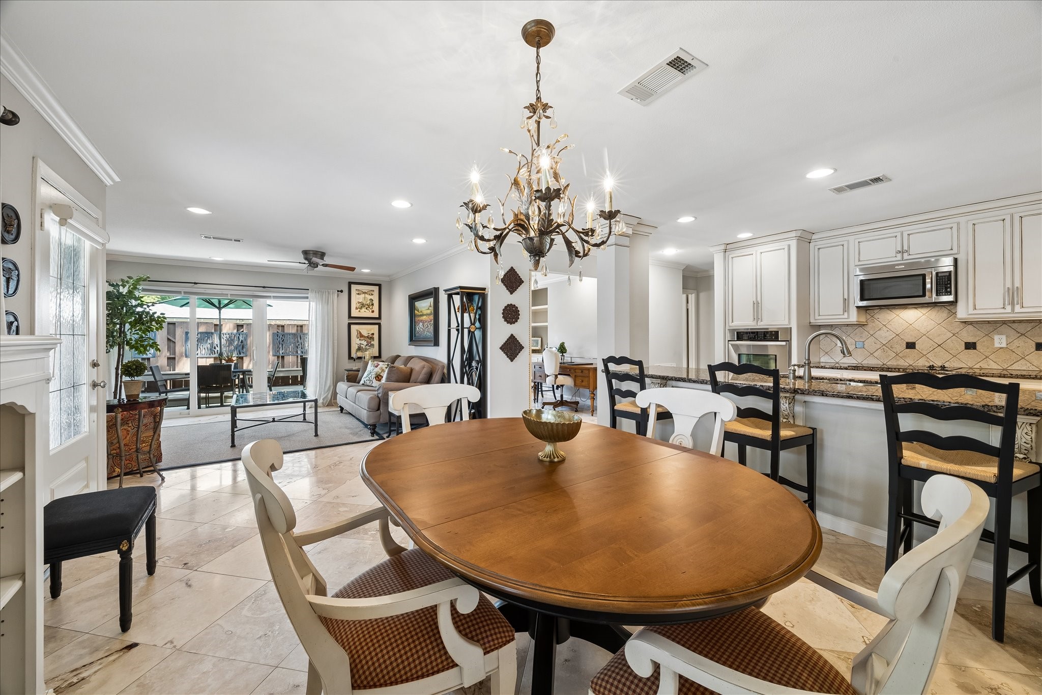 1 Champions Colony E Property Photo 9