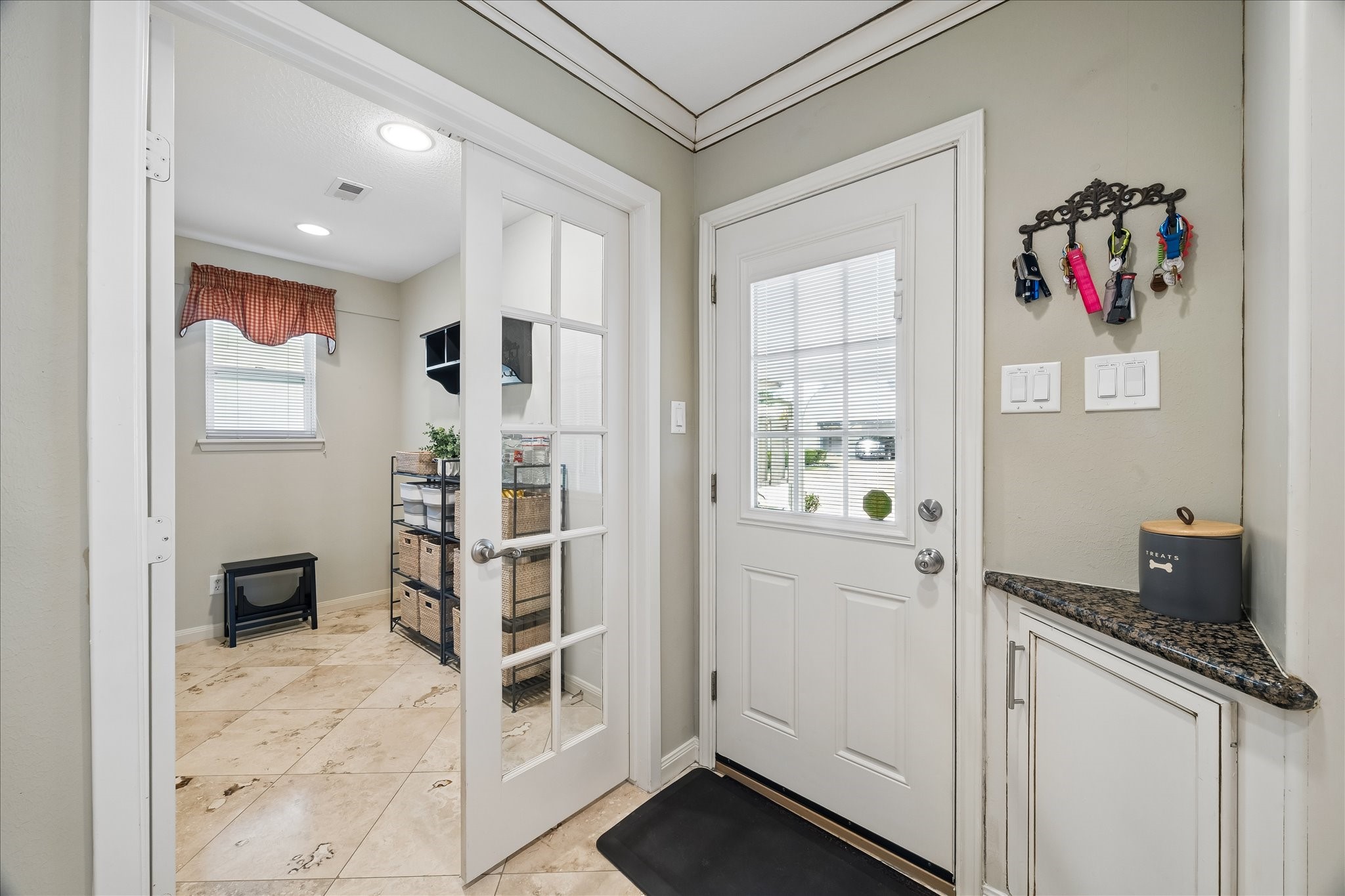 1 Champions Colony E Property Photo 15