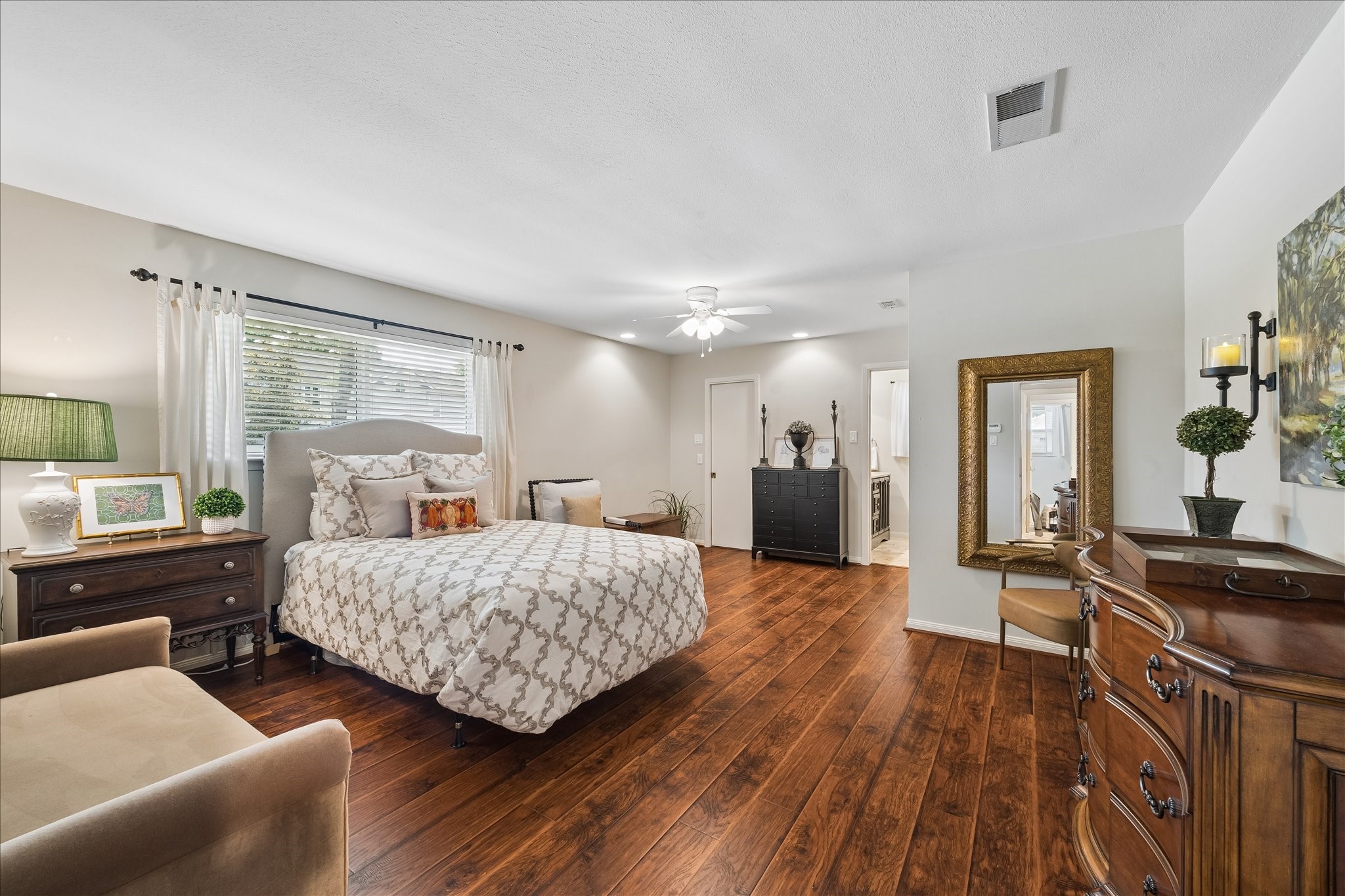 1 Champions Colony E Property Photo 18