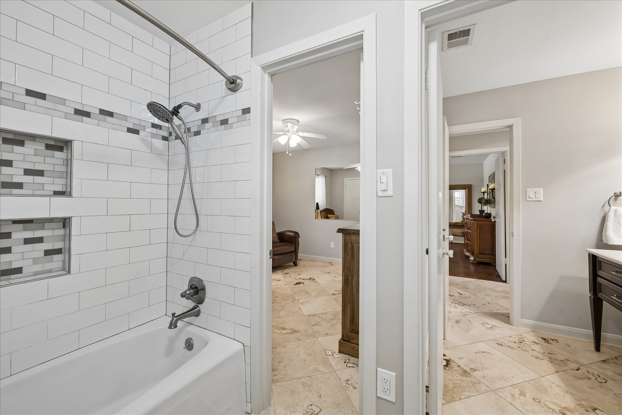 1 Champions Colony E Property Photo 24