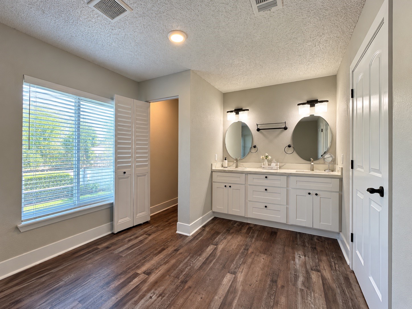 9222 Silver Tip Drive Property Photo 11