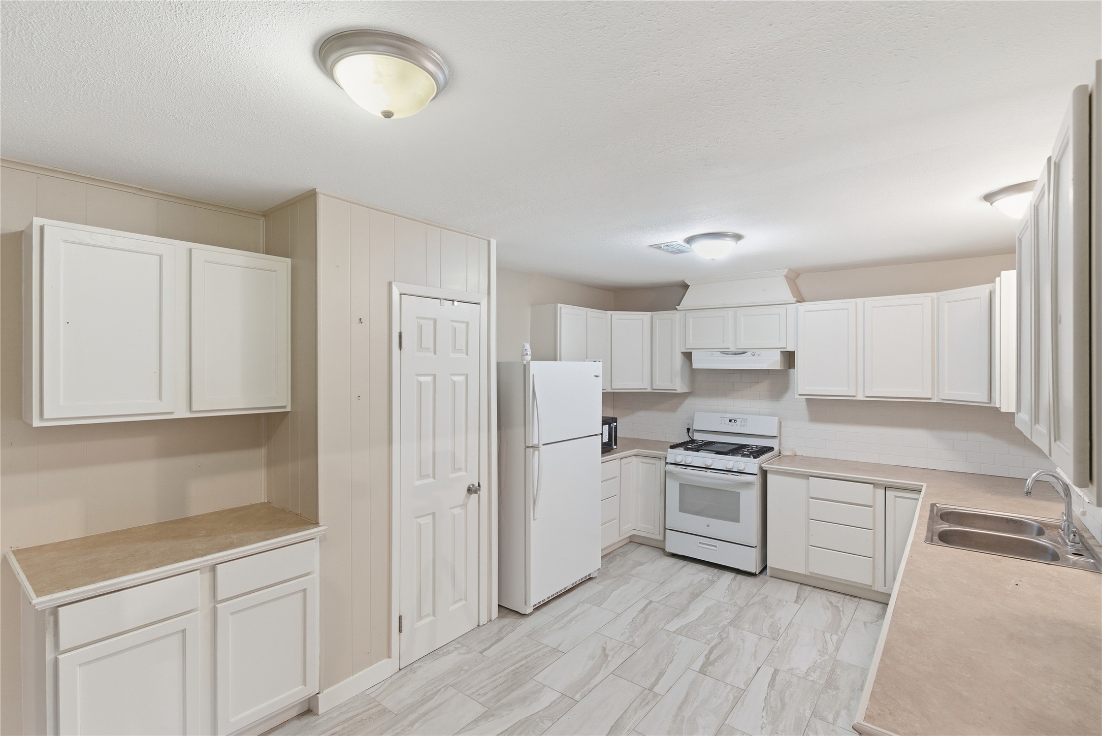 407 Present Street Property Photo 16