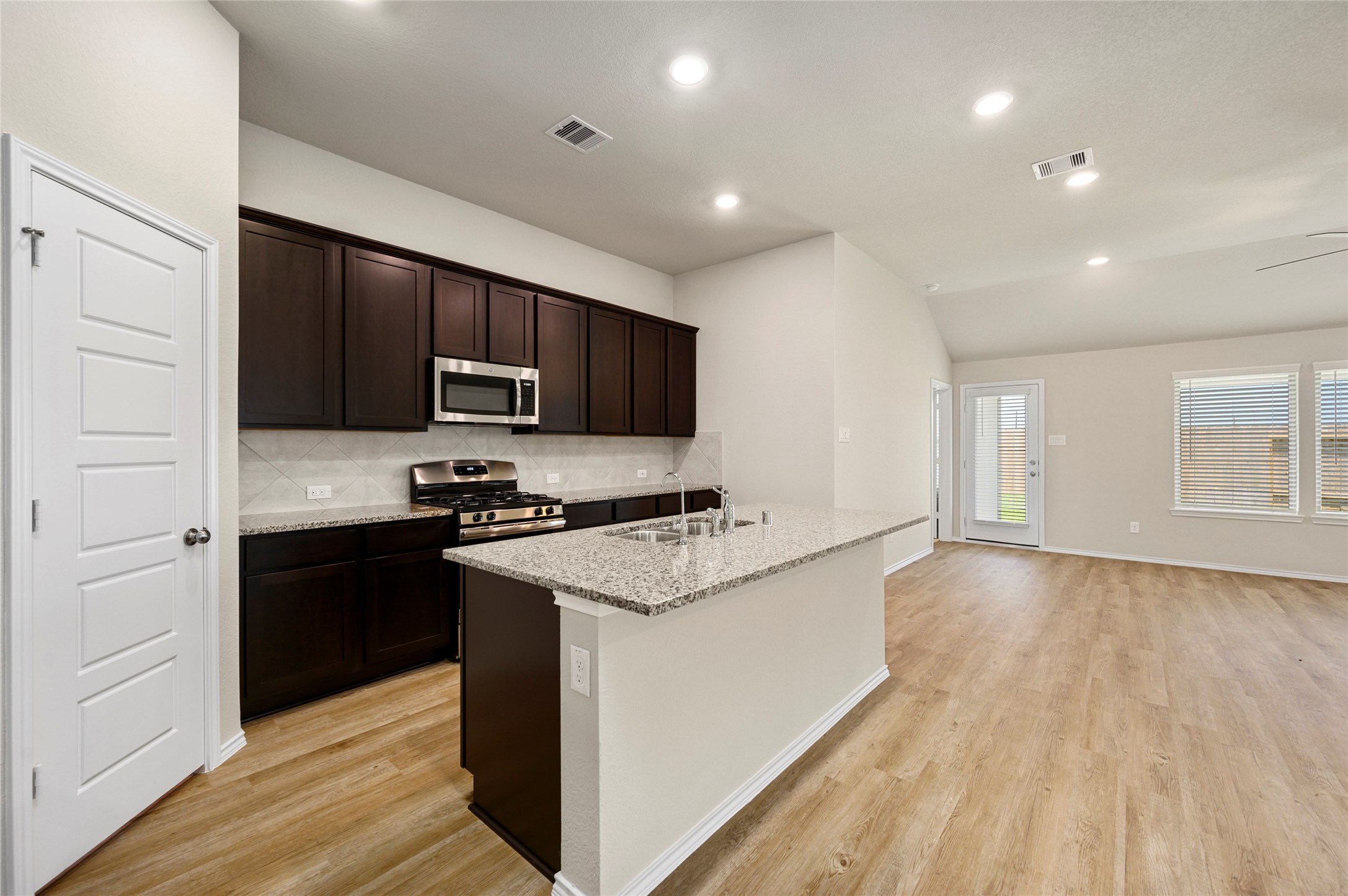 2123 Levant Lane Property Photo 6