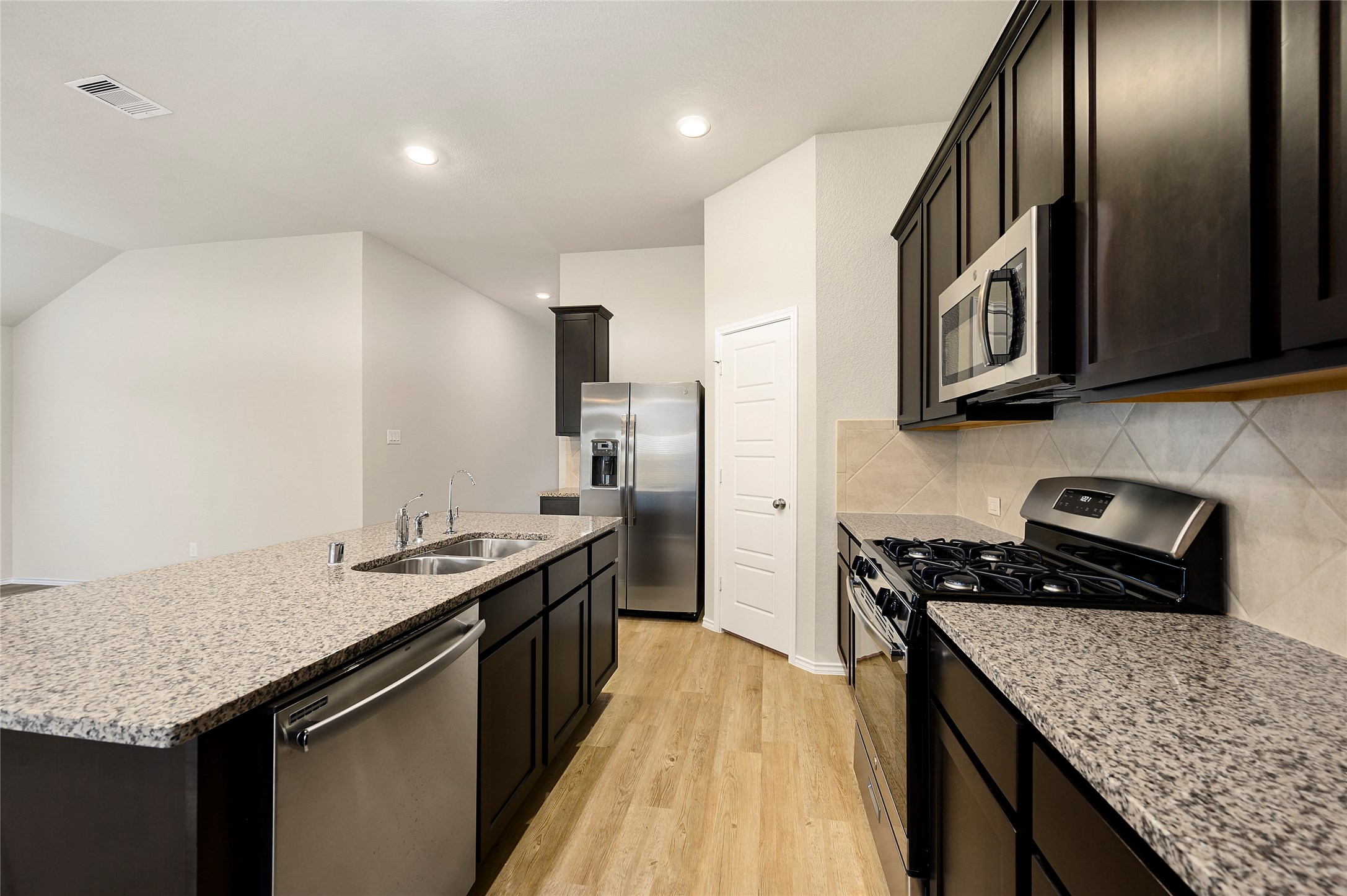 2123 Levant Lane Property Photo 8