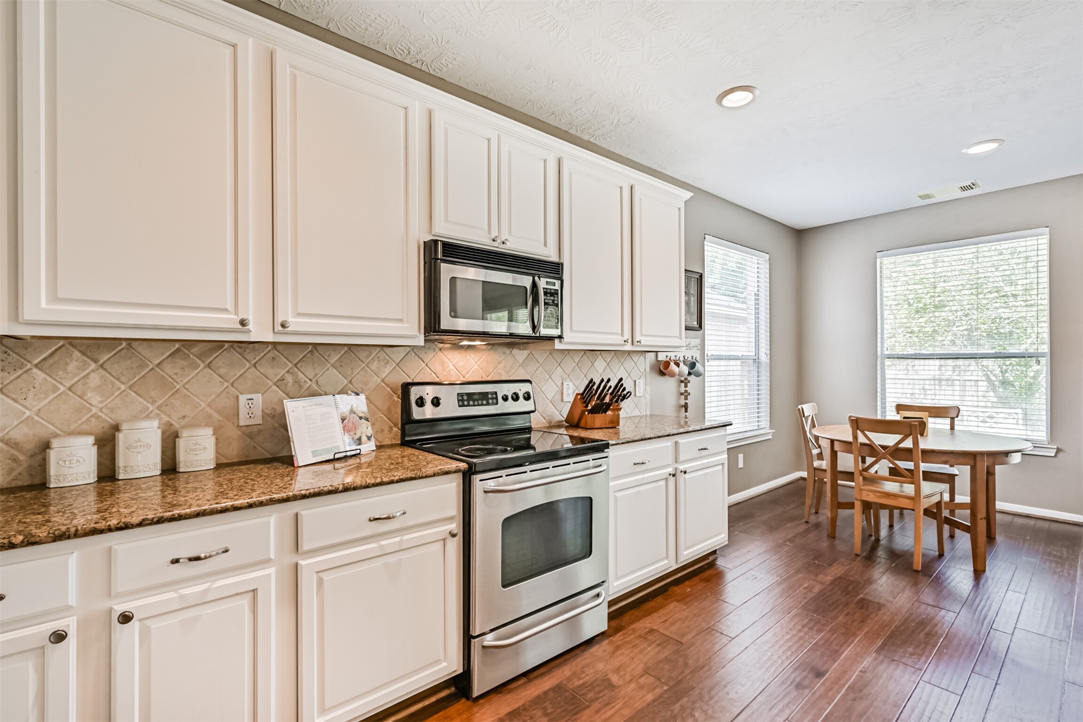 12527 Saratoga Woods Lane Property Photo 3
