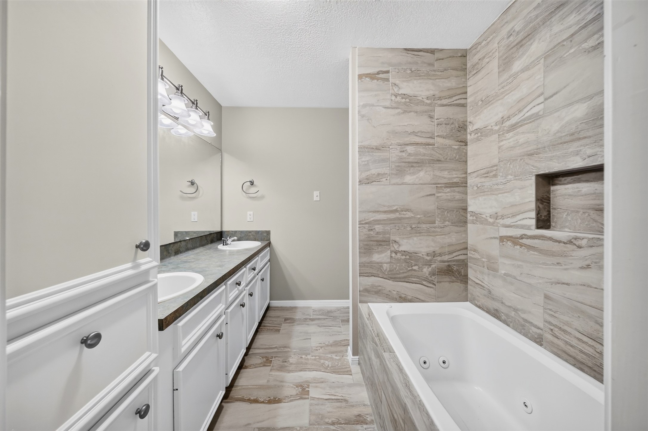10546 Fawn Mist Drive Property Photo 11