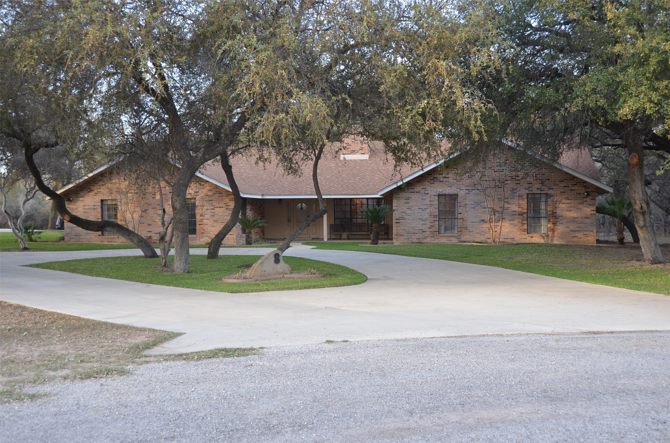 8 W Tanglewood Drive Property Photo