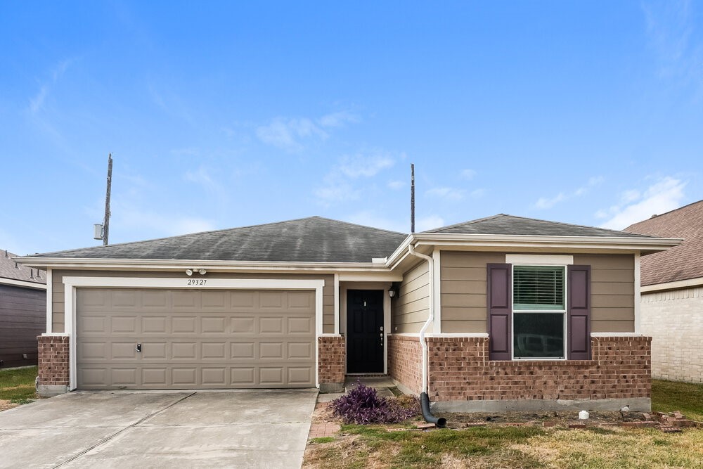 29327 Legends Green Drive Property Photo 1