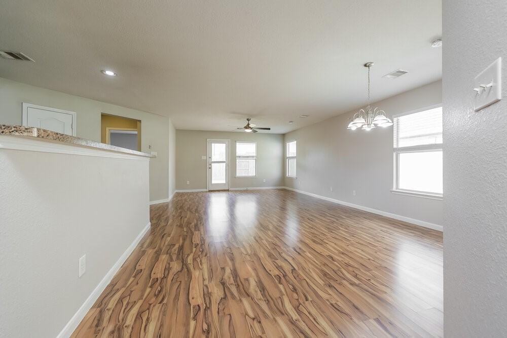 29327 Legends Green Drive Property Photo 3