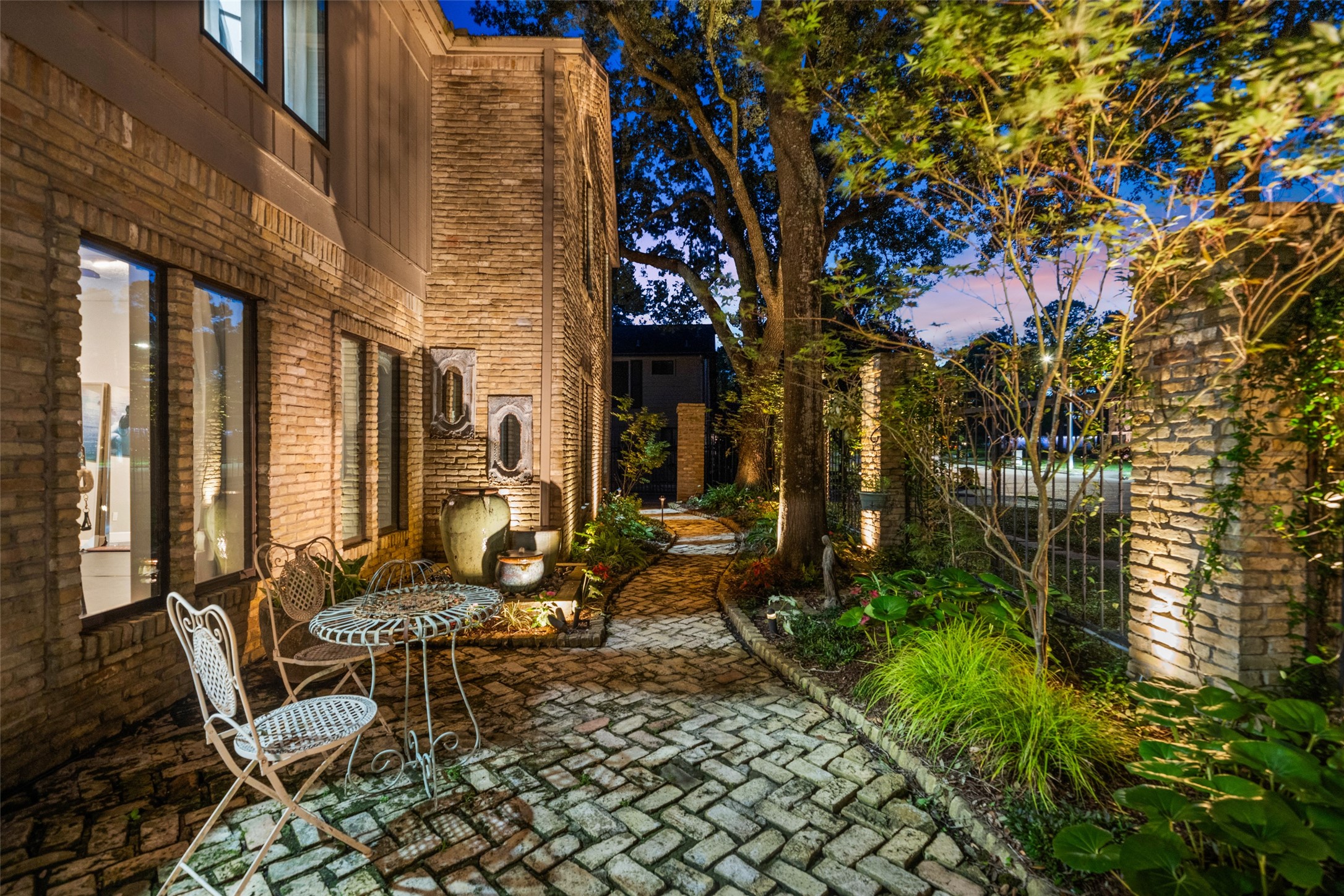 16310 Brook Forest Drive Property Photo 4