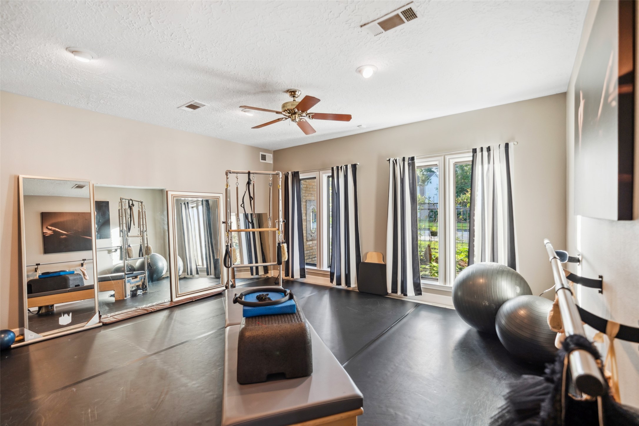 16310 Brook Forest Drive Property Photo 15