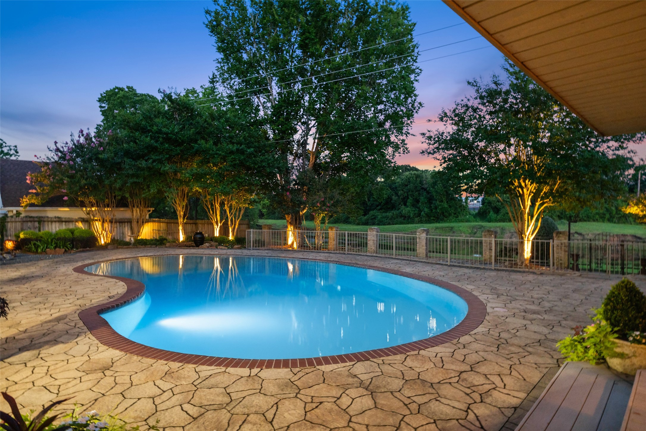 16310 Brook Forest Drive Property Photo 38