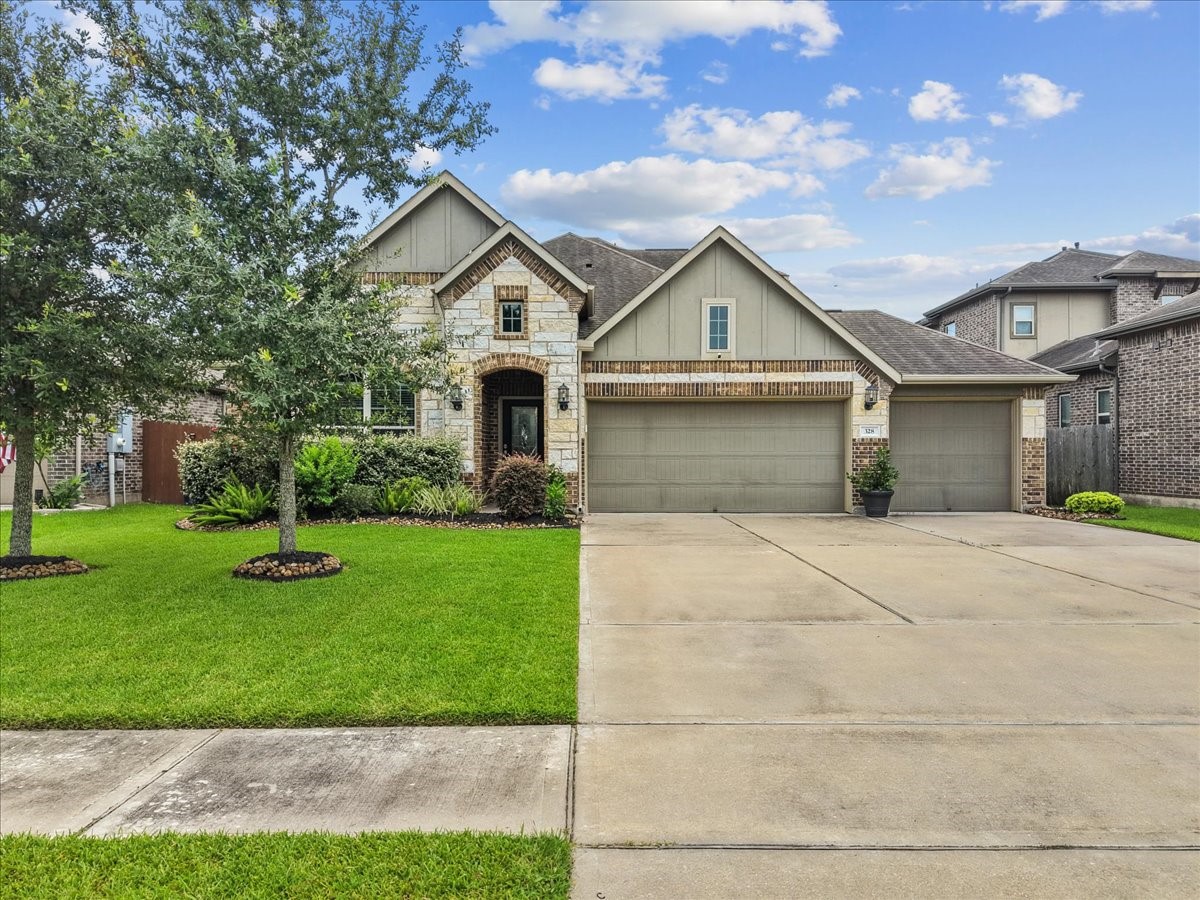 328 Woodway Drive Property Photo 4
