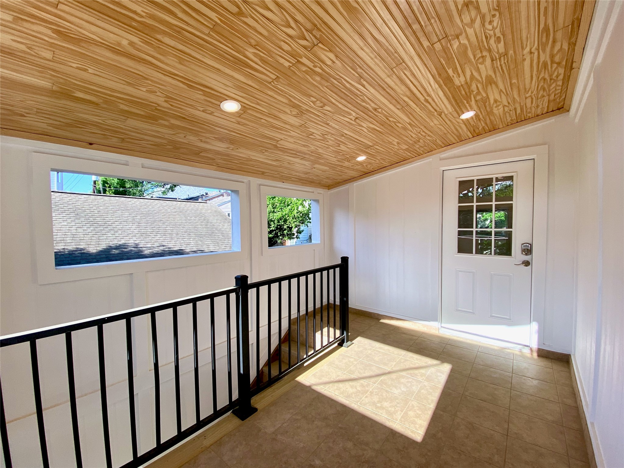 2025 1/2 Brun Street Property Photo 2