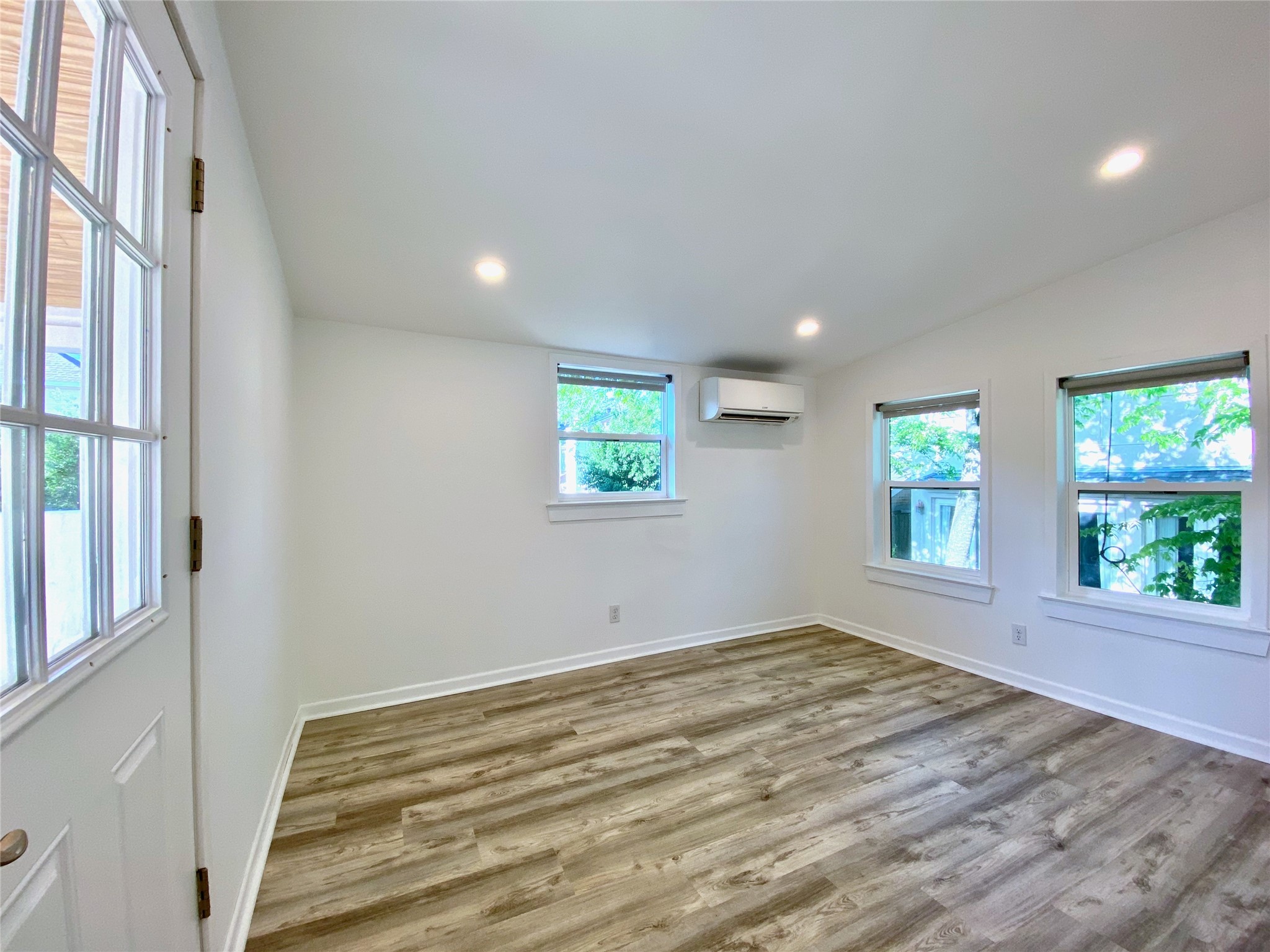 2025 1/2 Brun Street Property Photo 4